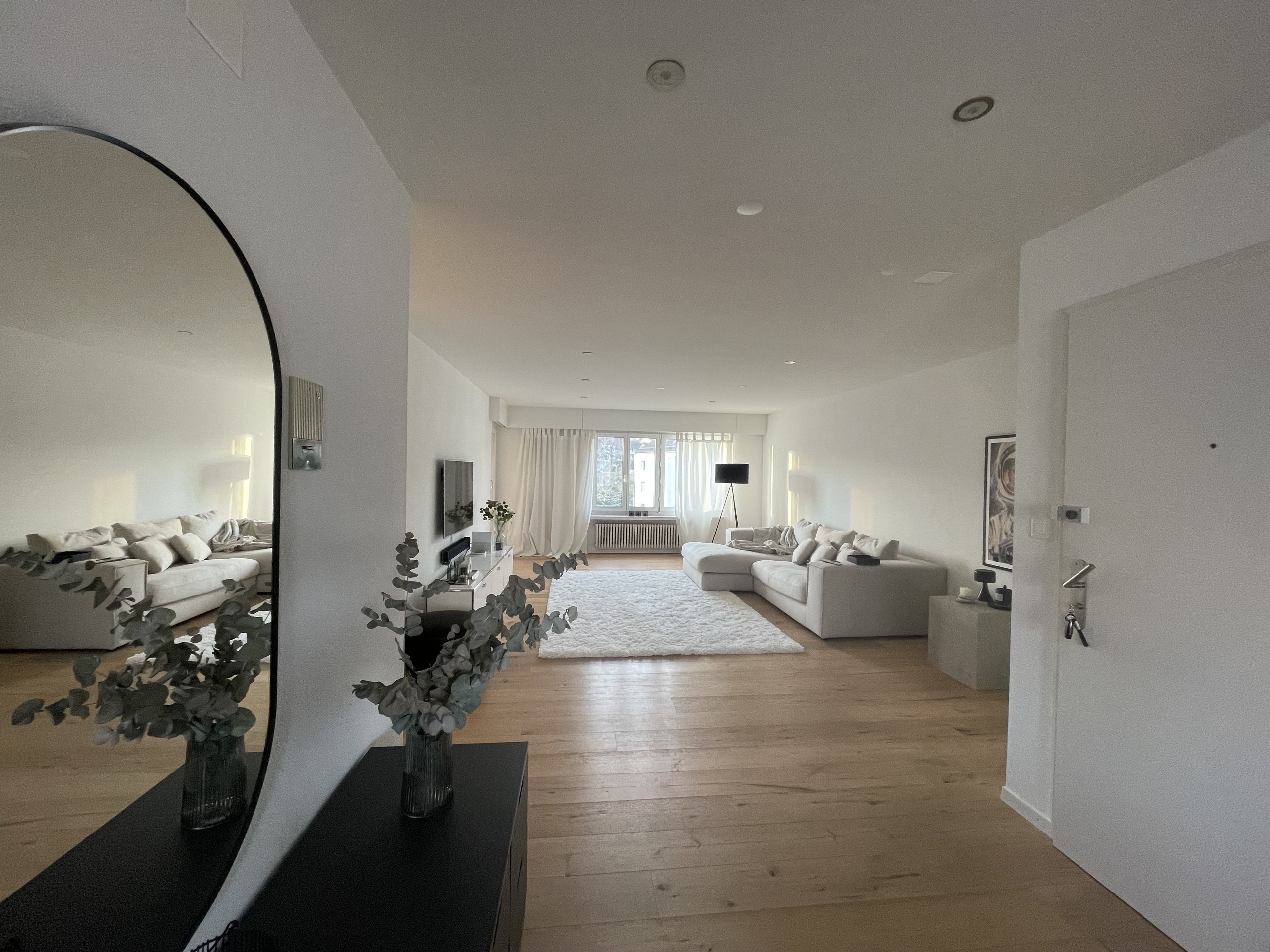 Interior view 4