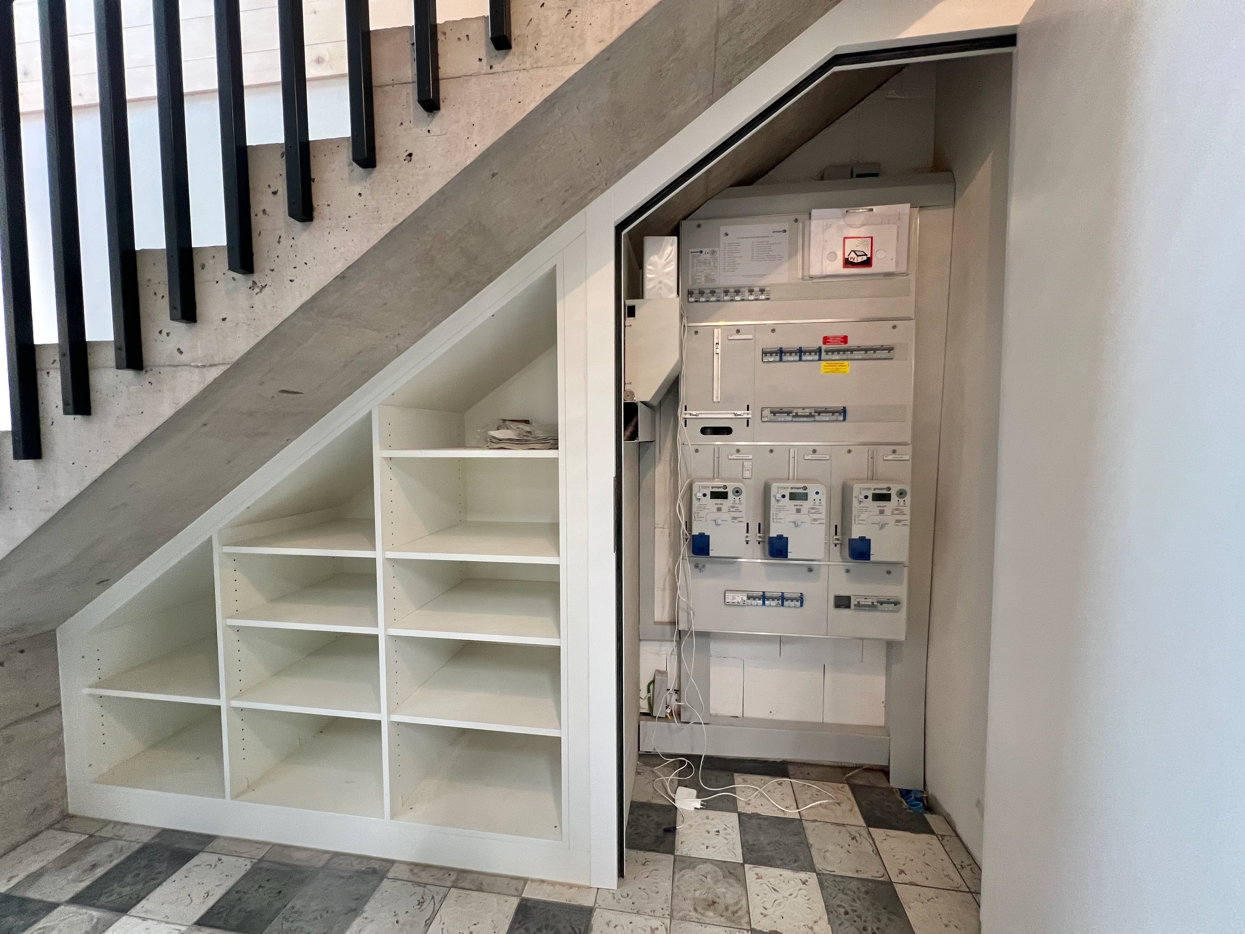 Hall d'entrée commun des logements et écurie