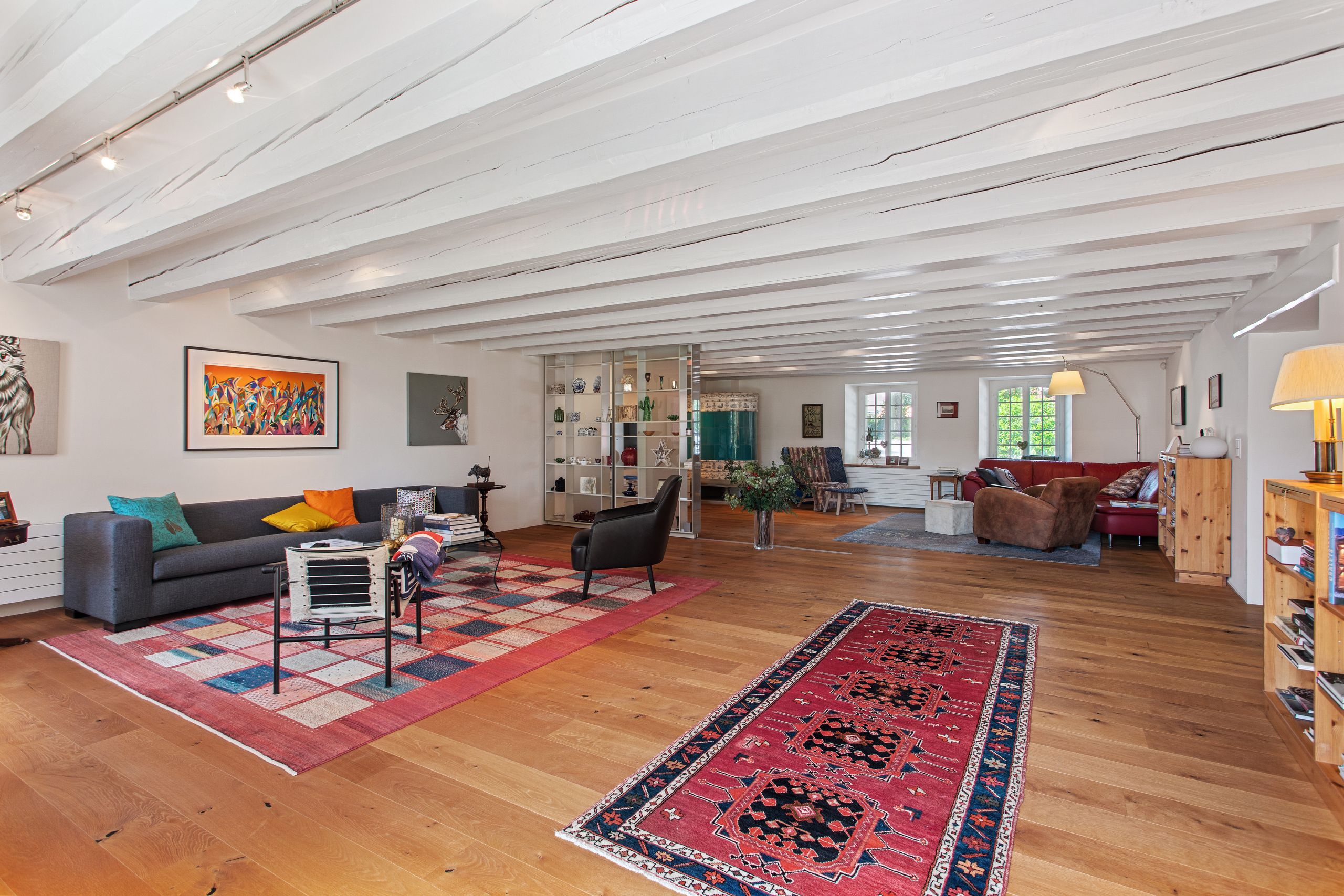 Séjour avec ancien poêle en céramique - Rez-de-chaussée