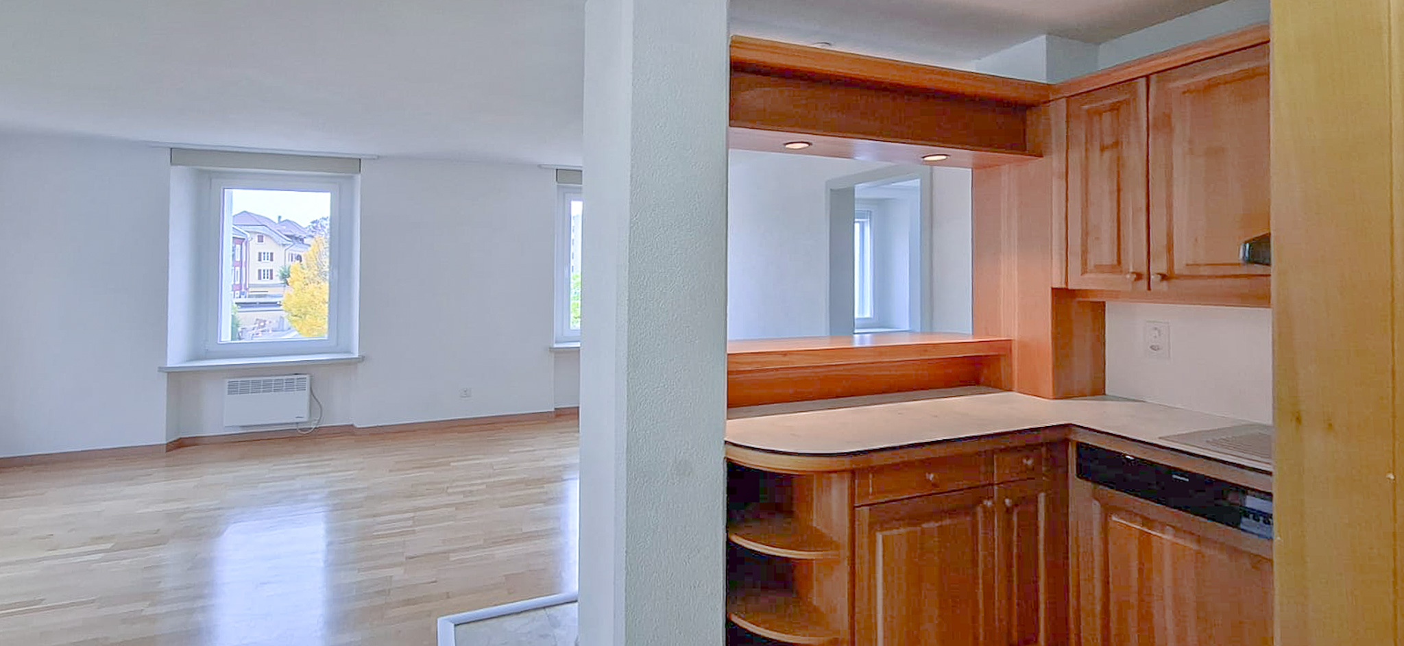 Cuisine agencée ouverte sur la pièce à vivre