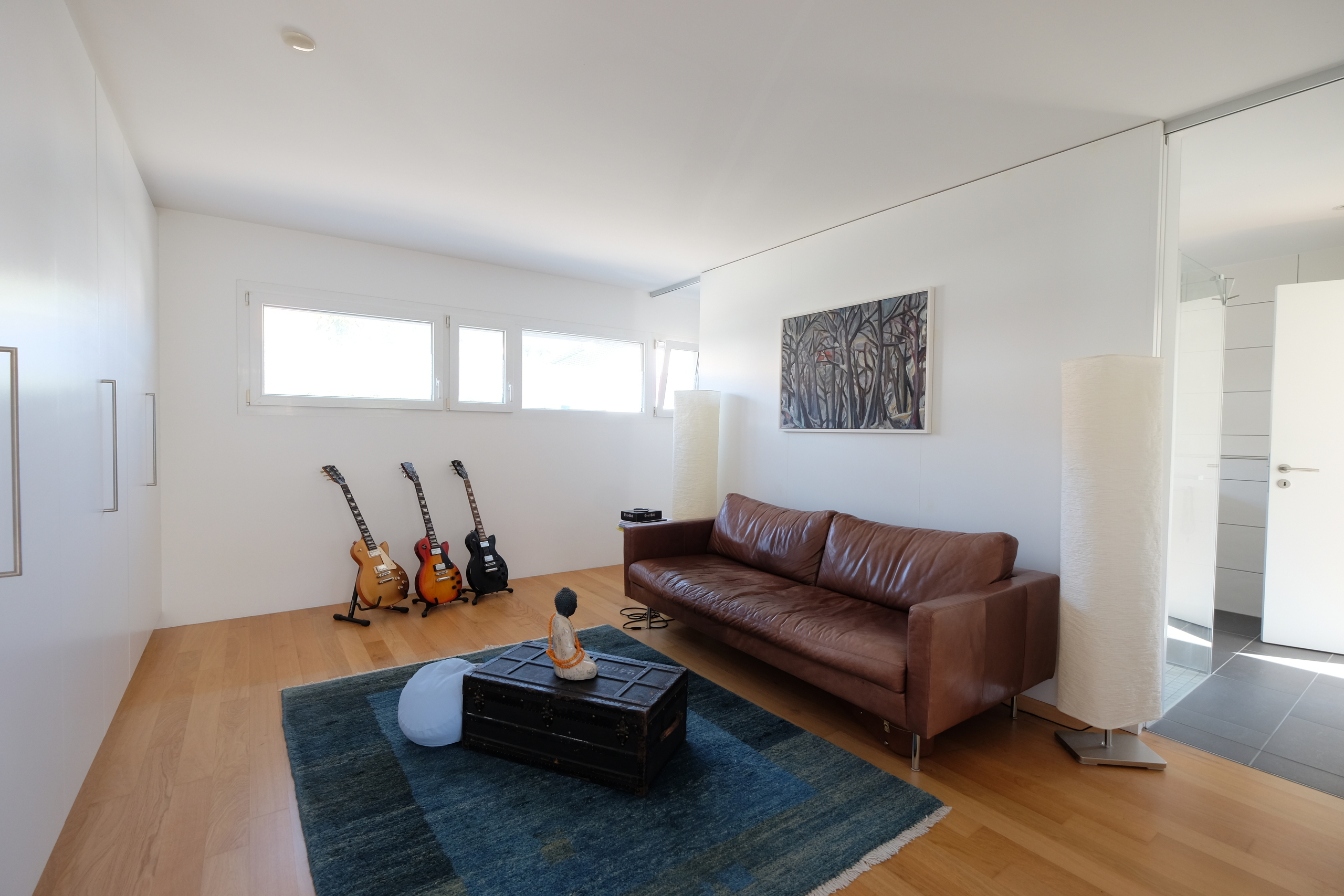 Zimmer mit direktem Badezimmer und vielen Einbauschränke Zimmer mit direktem Badezimmer und vielen Einbauschränke