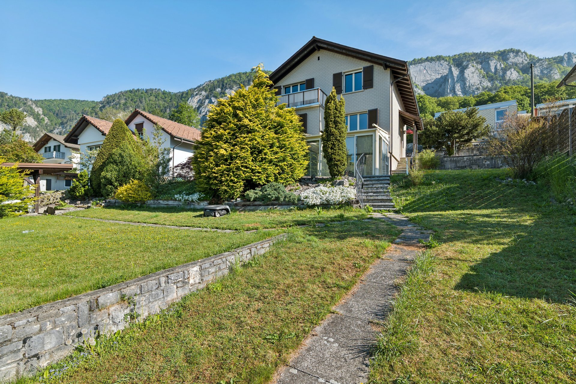 Photo 1