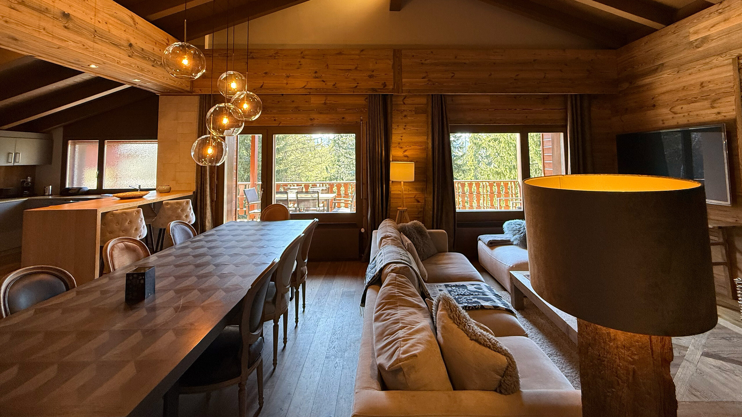 Living room (View 3)