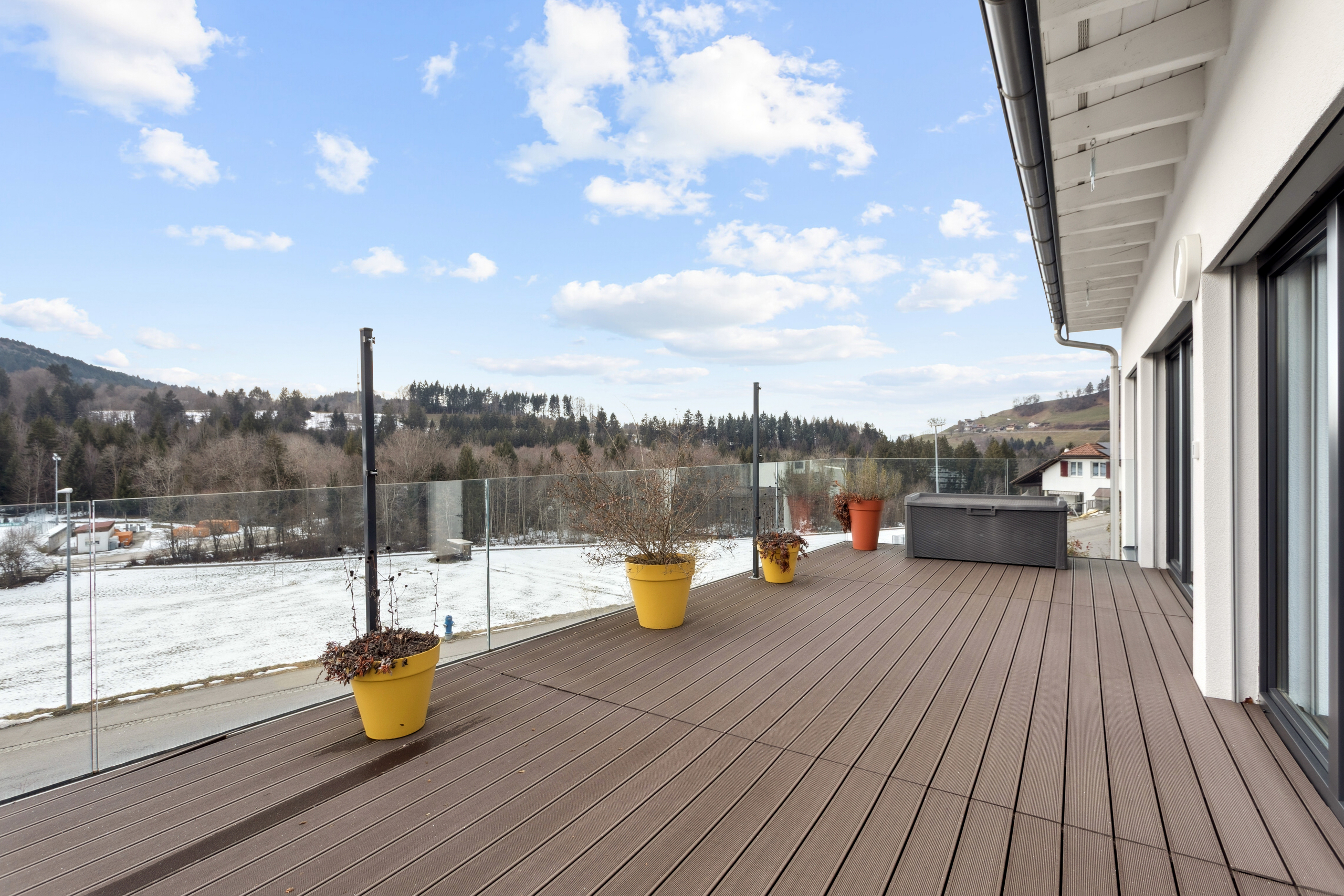 Le balcon avec belle vue dégagée