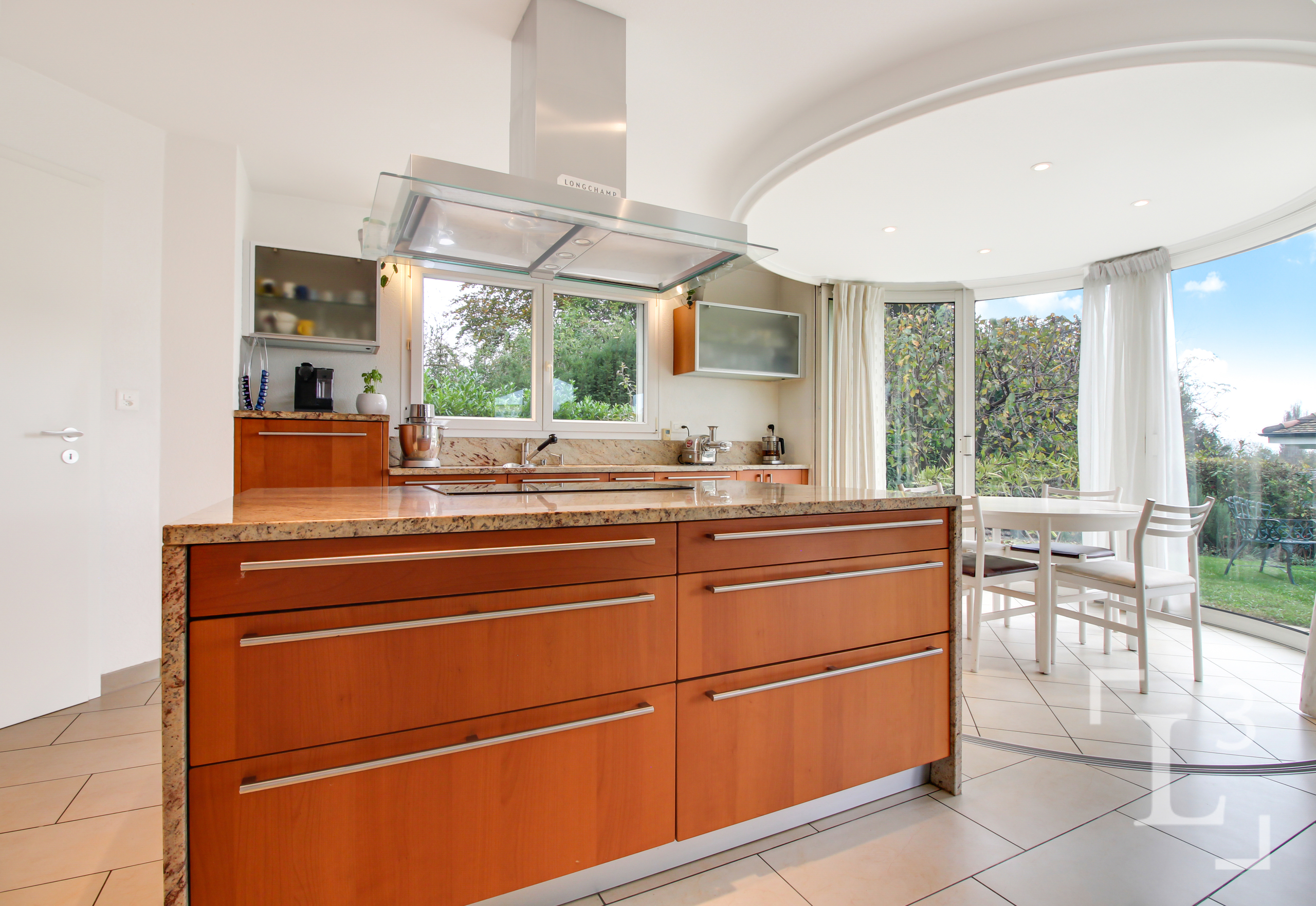 Cuisine séparée avec véranda