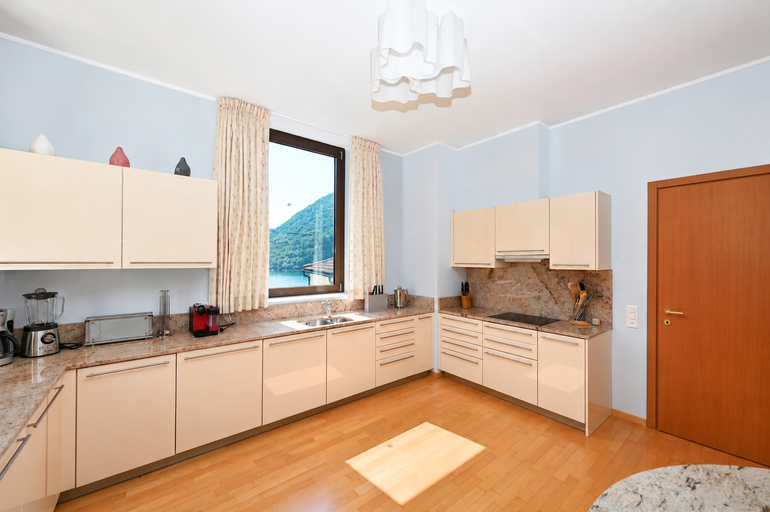 Interior view 9