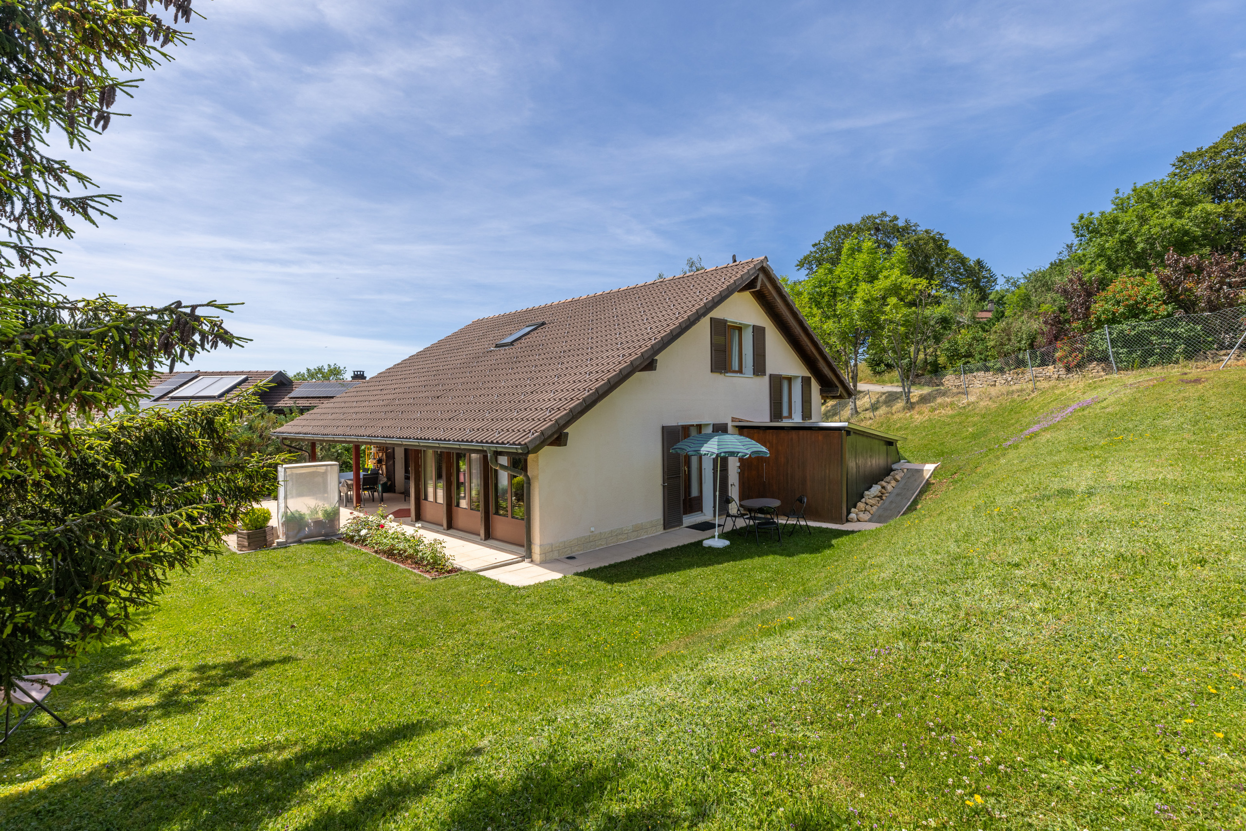 Extérieur agréable avec jardin