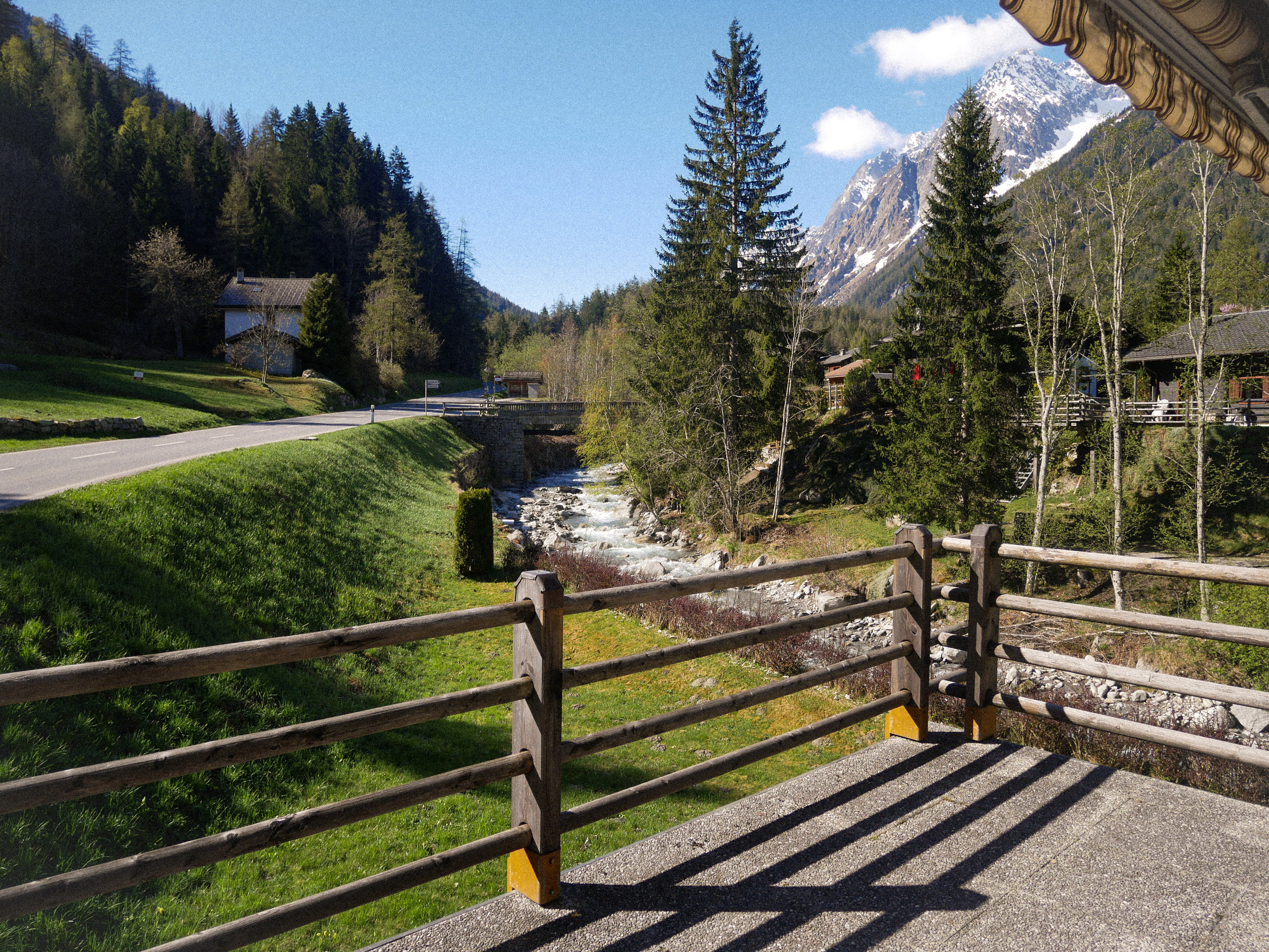 Terrasse, jardin et la Dranse