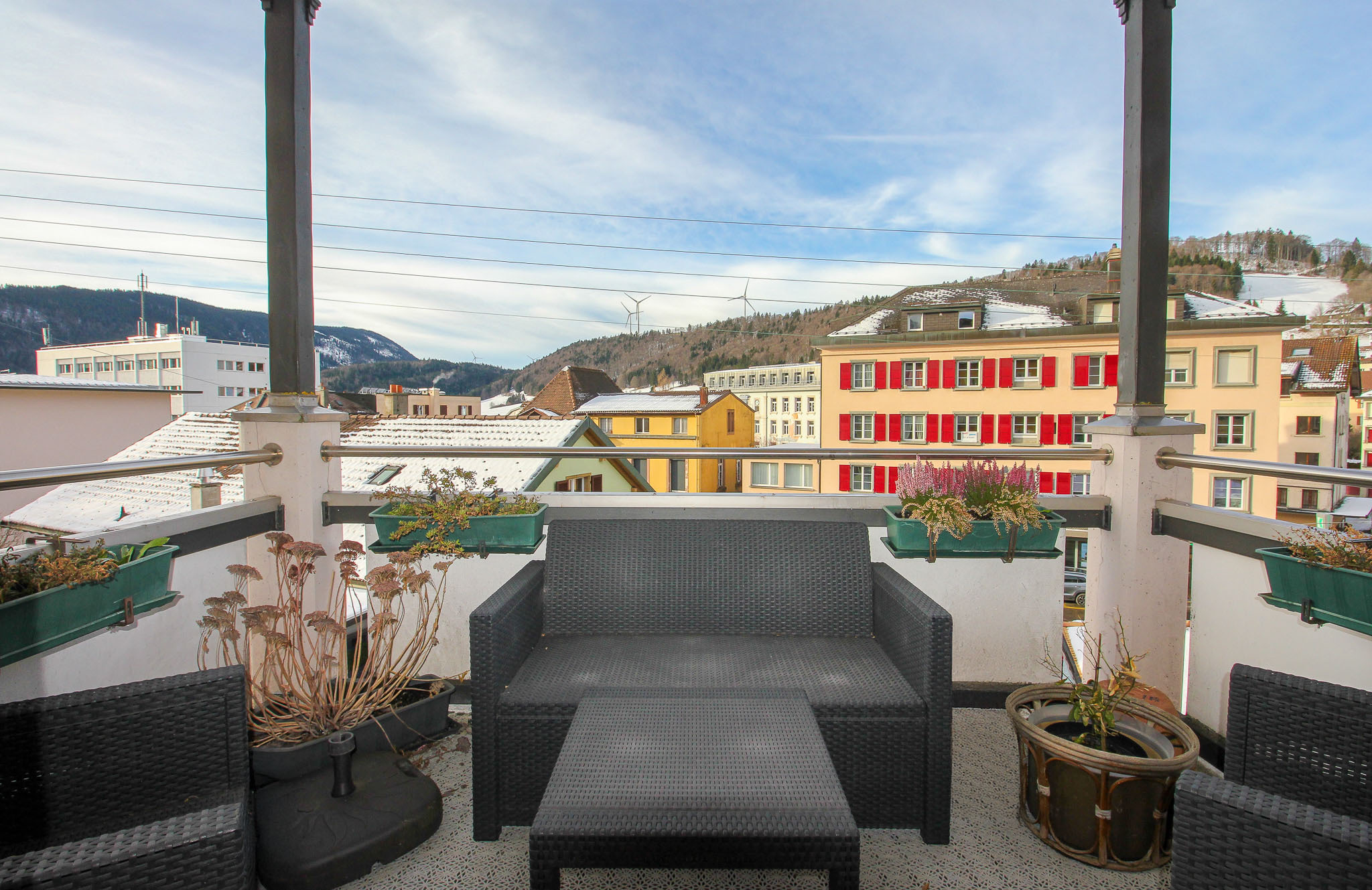 Appartement au 1er étage - balcon  Appartement au 1er étage - balcon