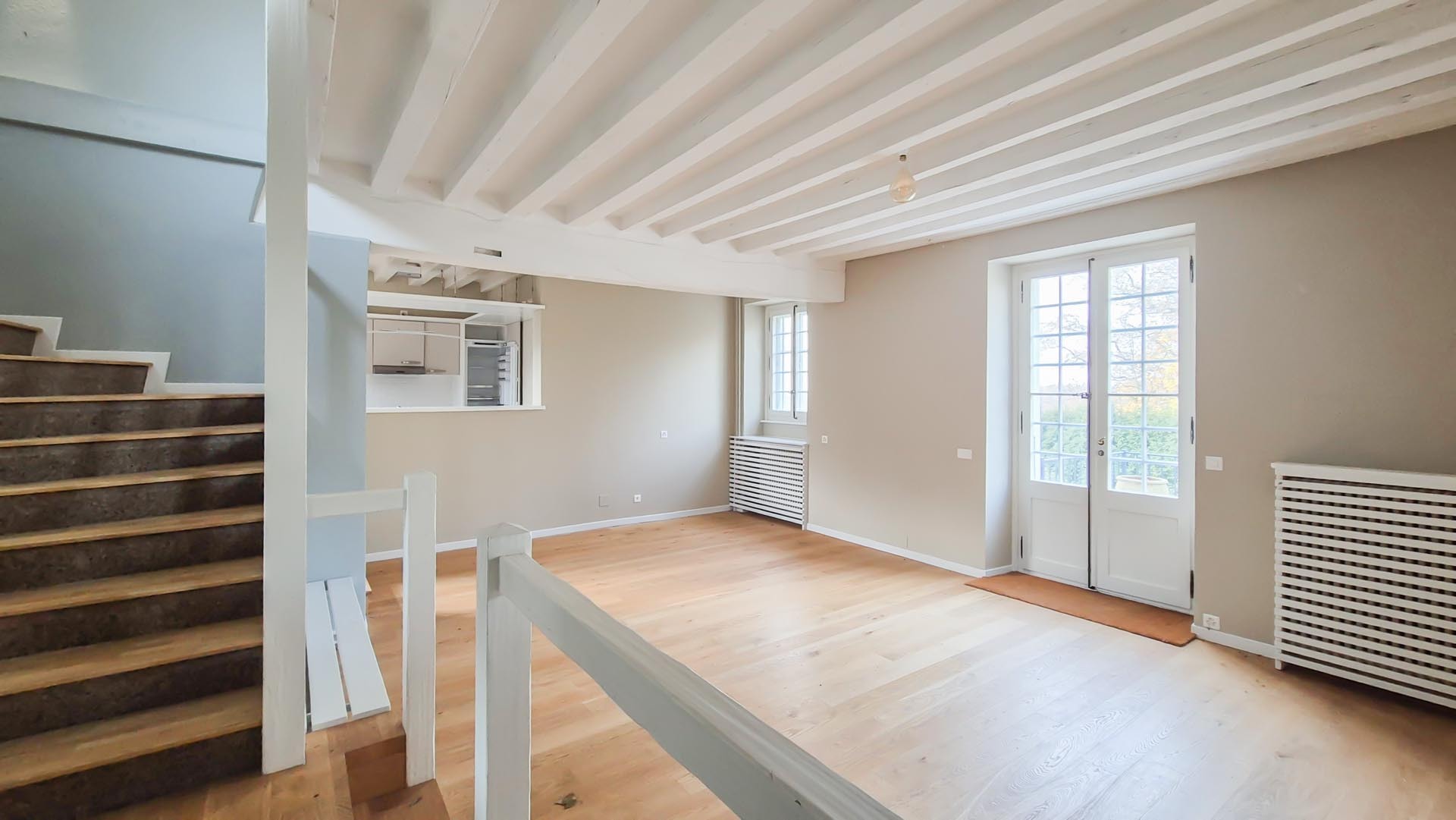 Séjour vue sur l'accès terrasse