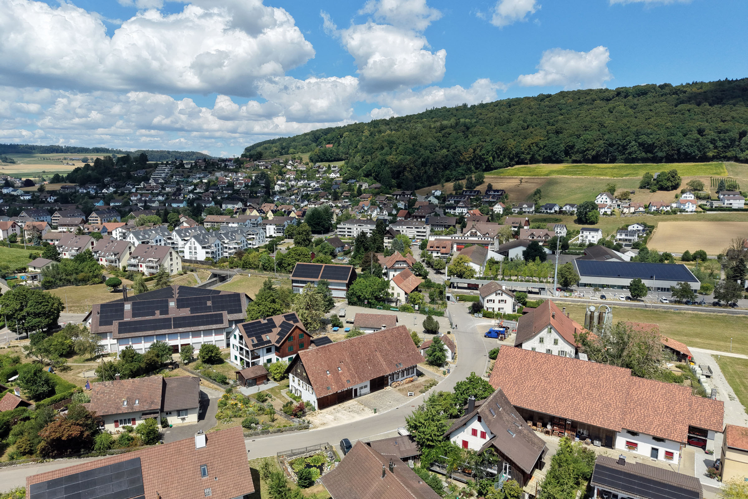 Bahnhof, Schulen und Einkauf in unmittelbarer Nähe