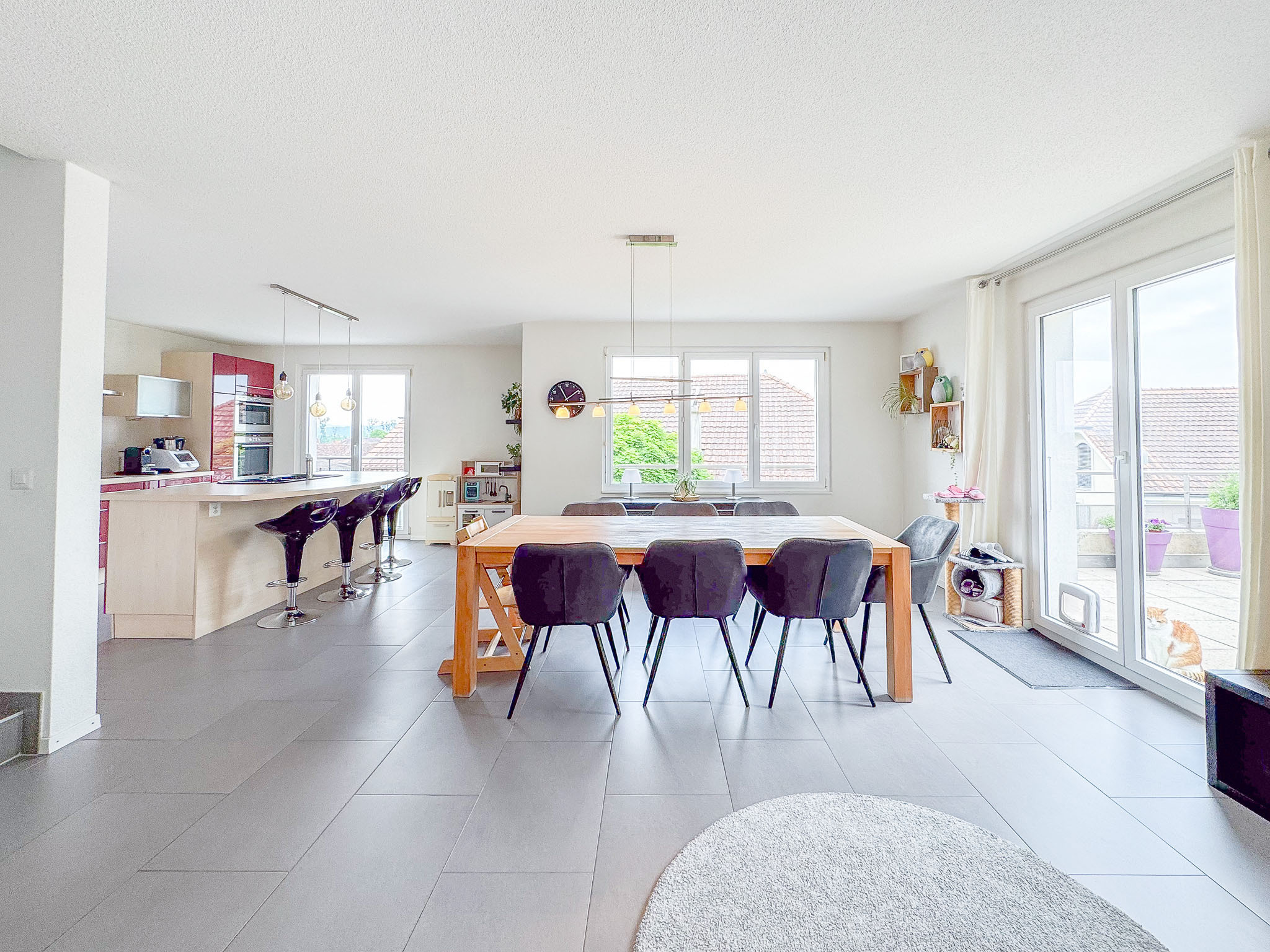 Espace salle à manger au rez supérieur Espace salle à manger au rez supérieur