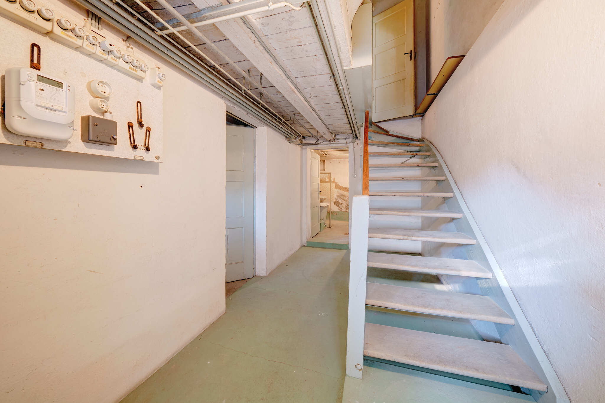 Kellerabgang mit Kellervorplatz