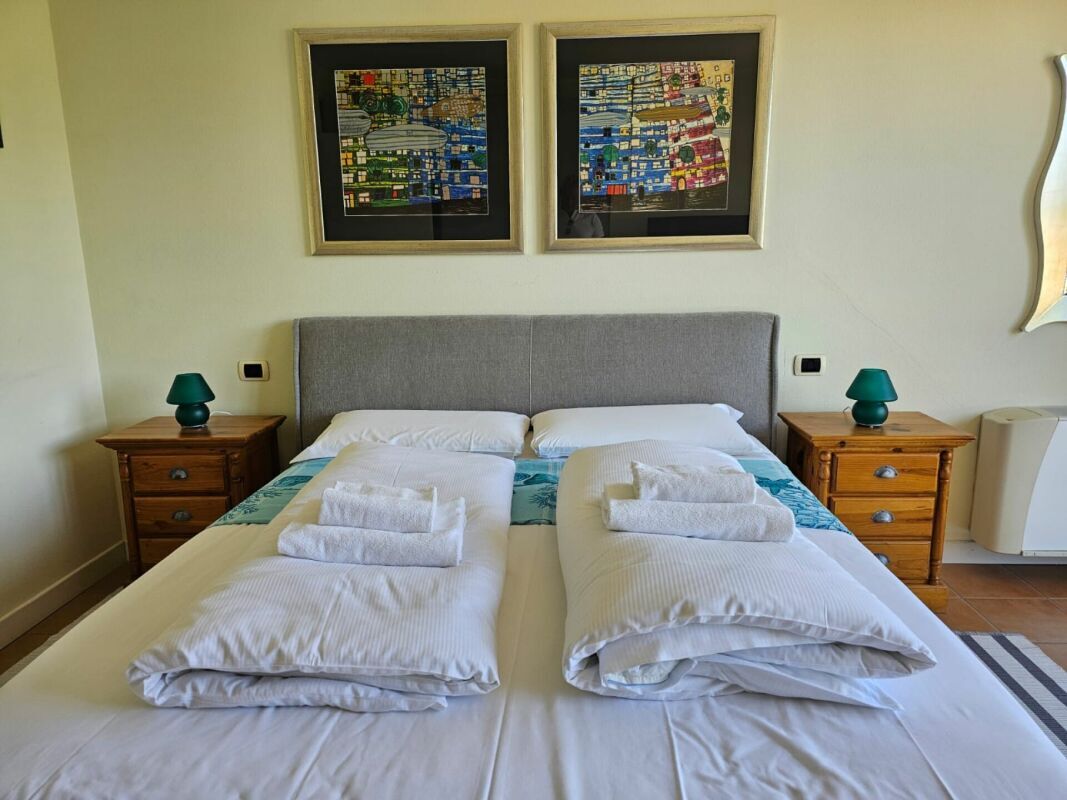 Bett im Schlafzimmer