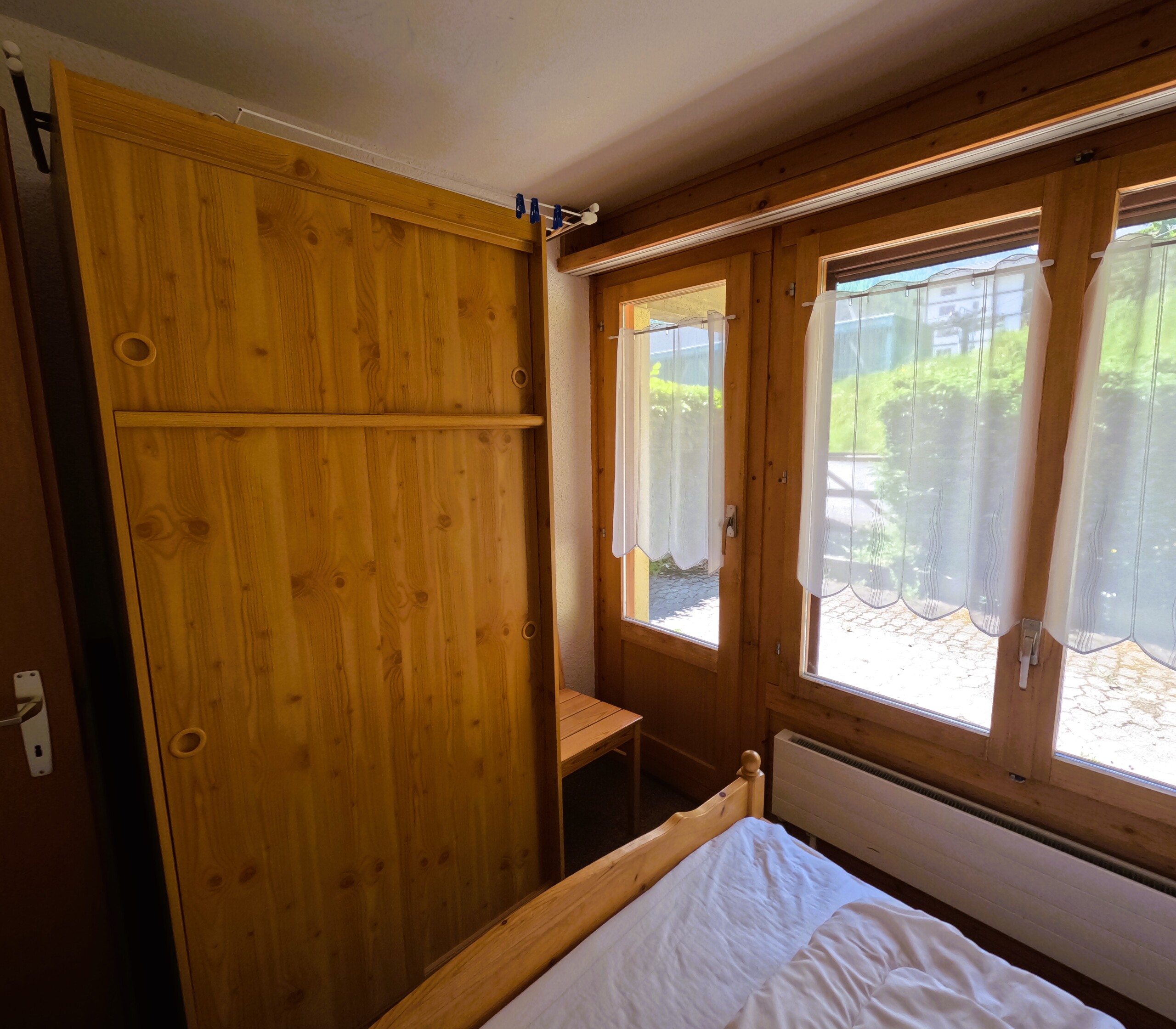 Armoire de la chambre à coucher double  Armoire de la chambre à coucher double