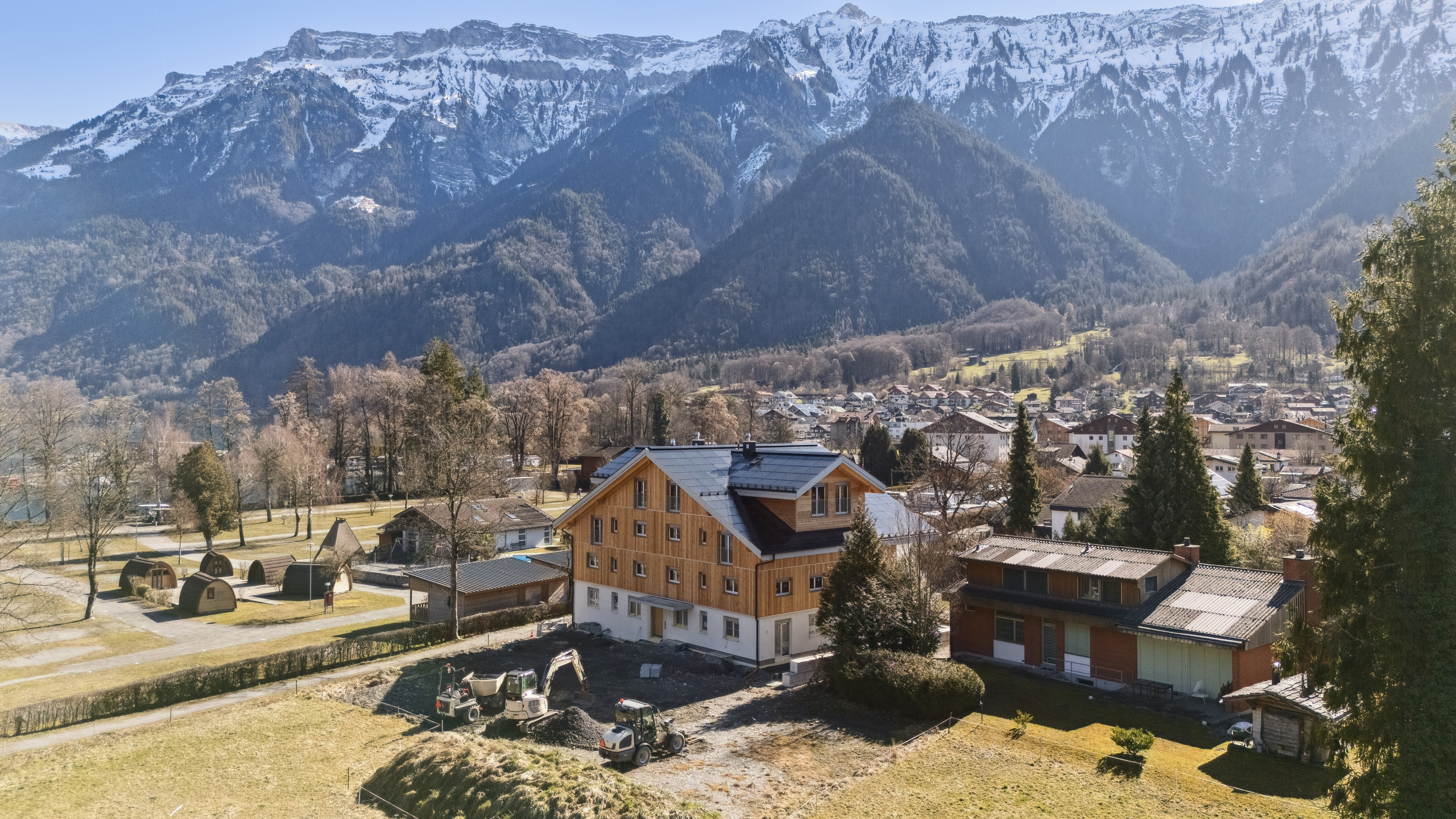 La propriété par étage au bord du lac de Brinez