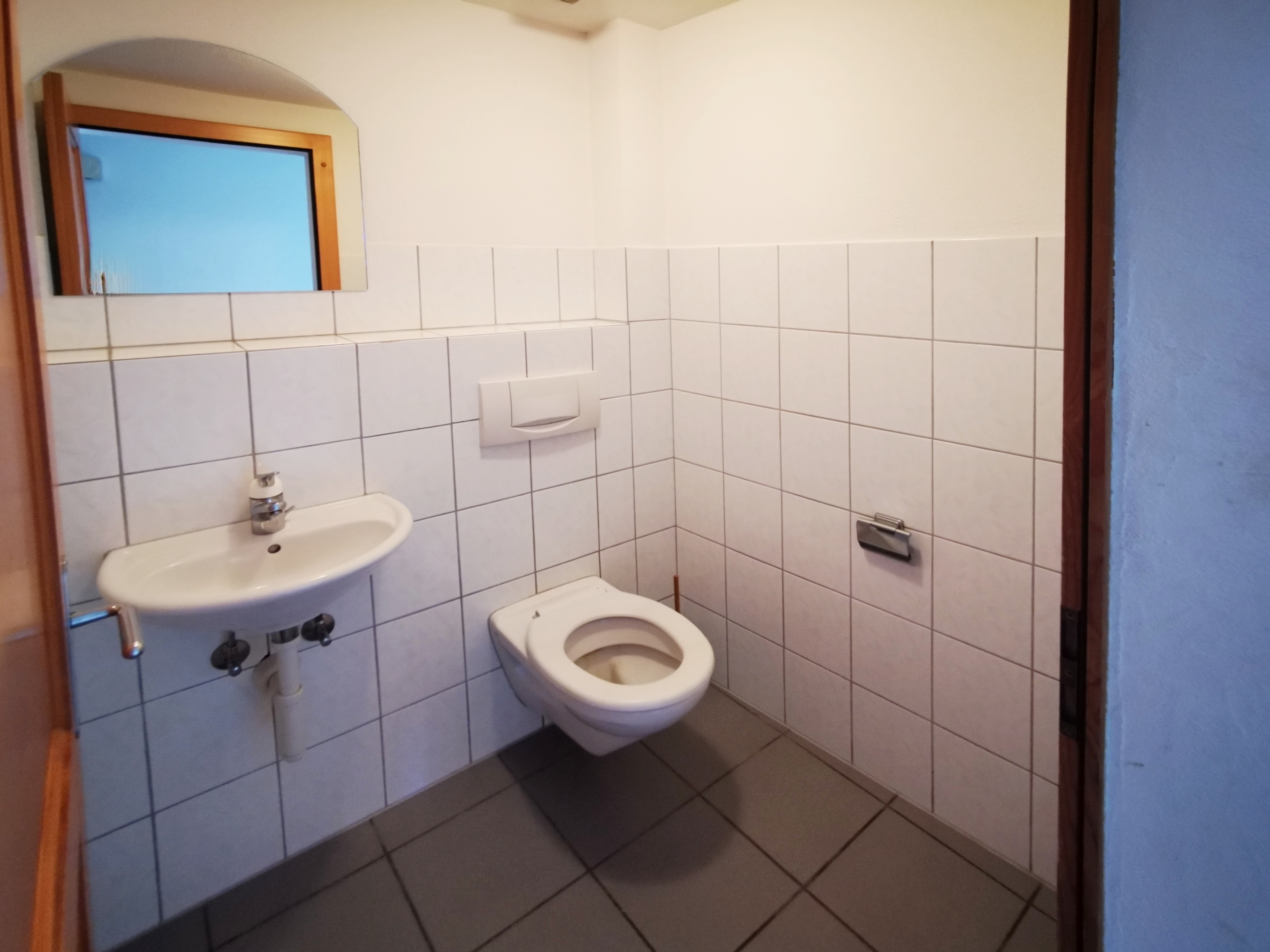 Gäste-WC Erdgeschoss Gäste-WC Erdgeschoss