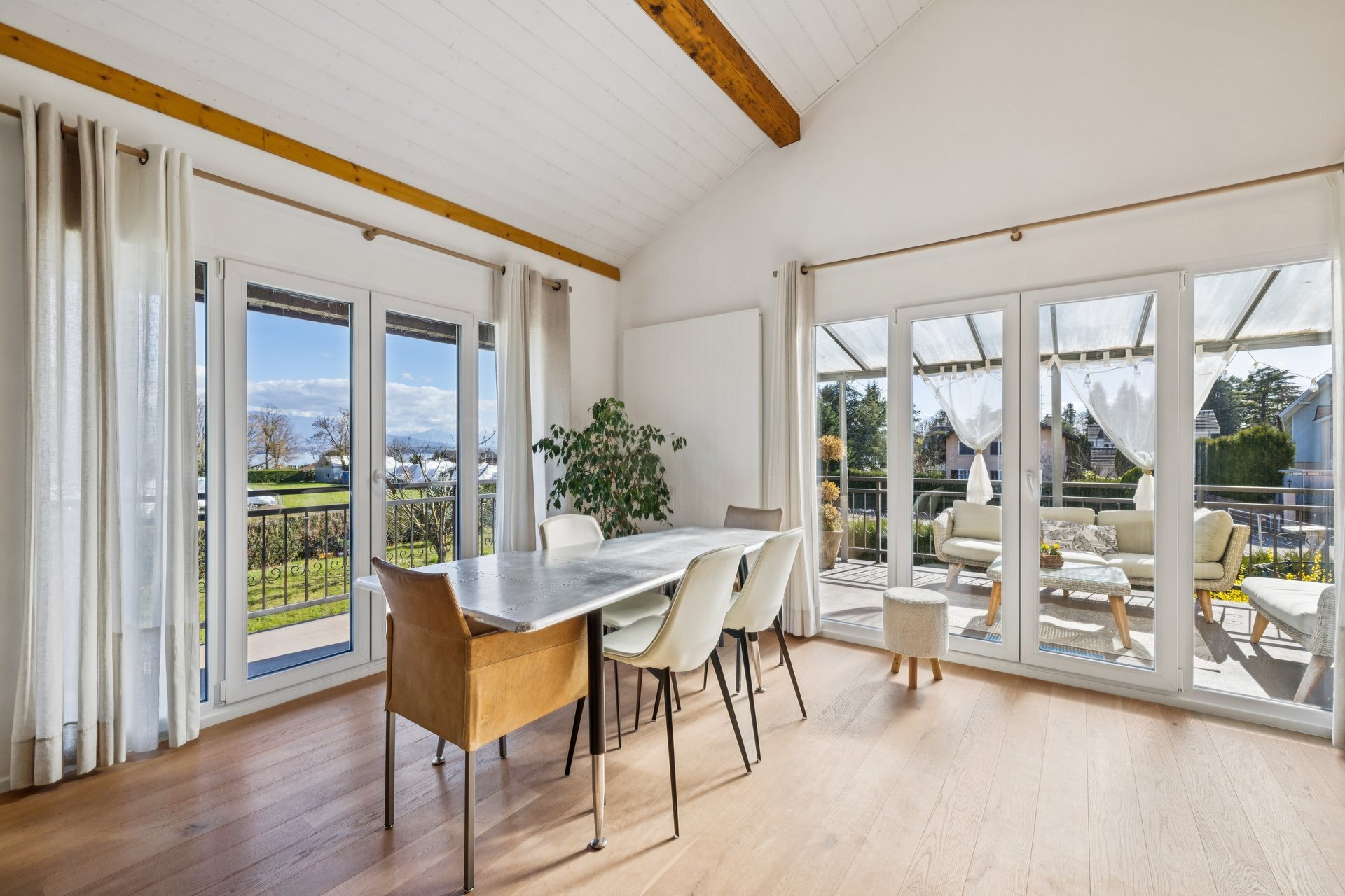 Salle à manger avec accès terrasse
