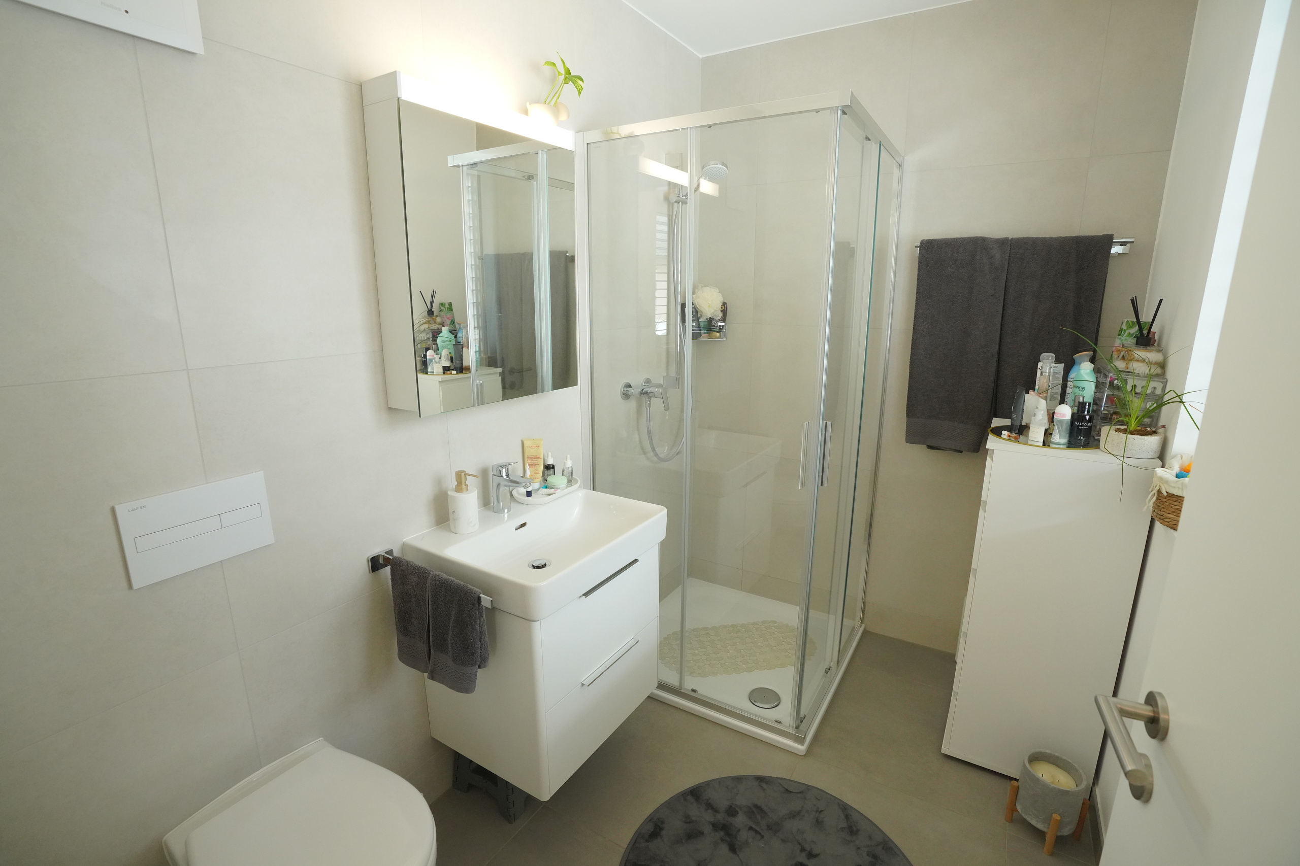 Salle d'eau avec douche