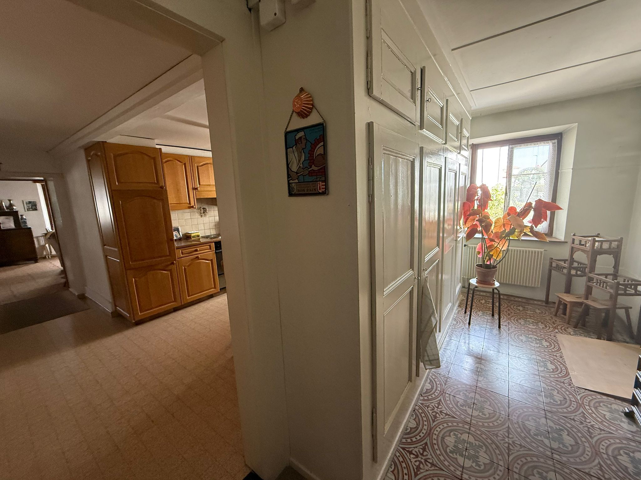 available space between bedrooms and kitchen