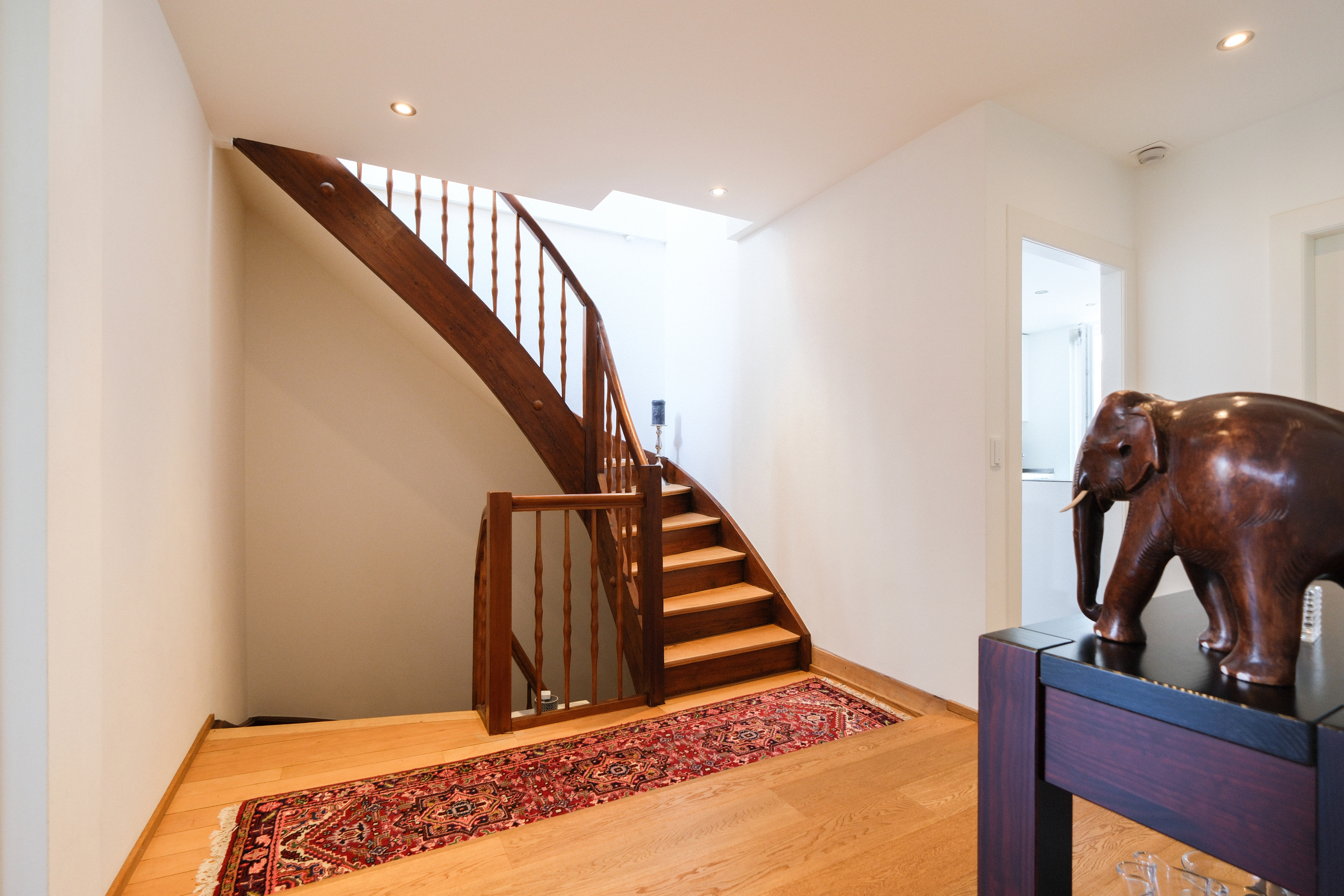Vorplatz / Treppe Vorplatz / Treppe