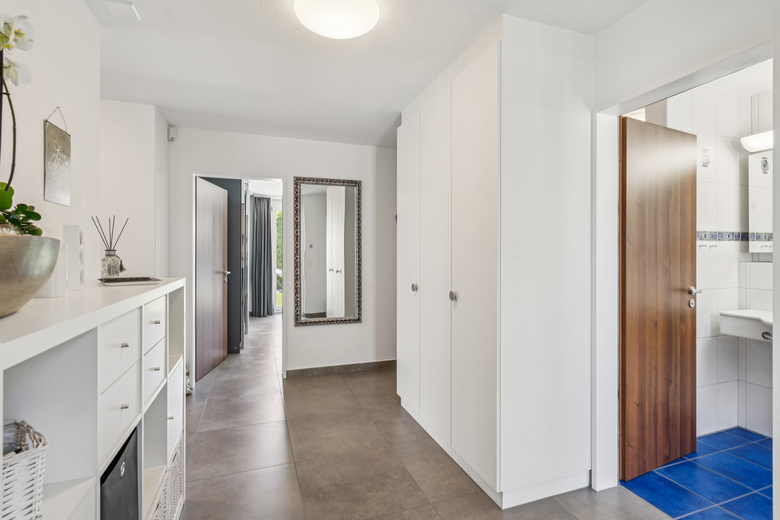 Entrée mit Einbauschrank