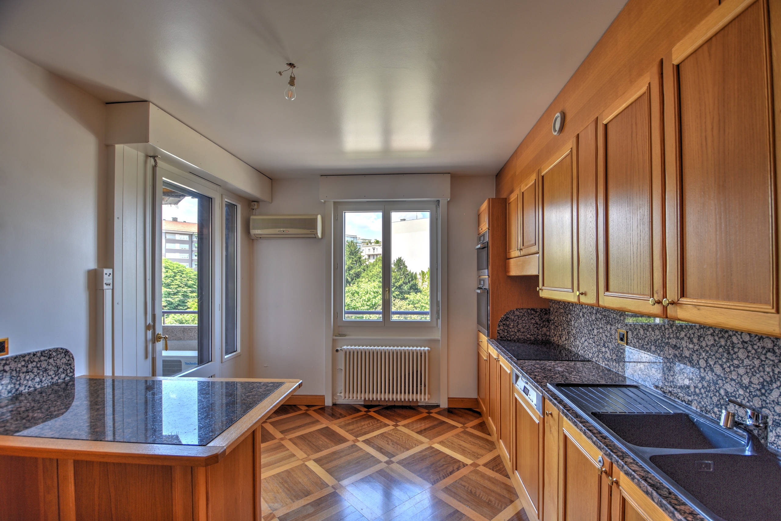 Interior view 4