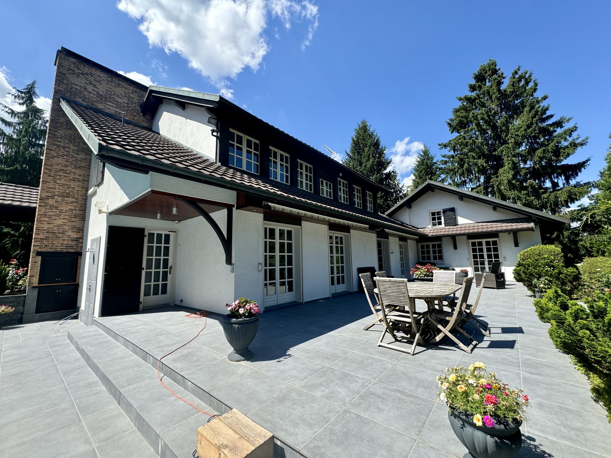 Exterior view 1