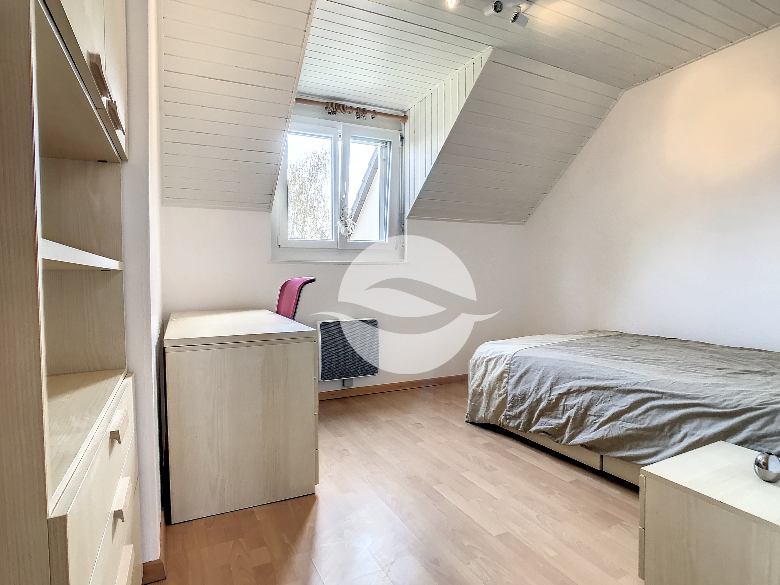 1er : 3ème chambre à coucher avec armoire