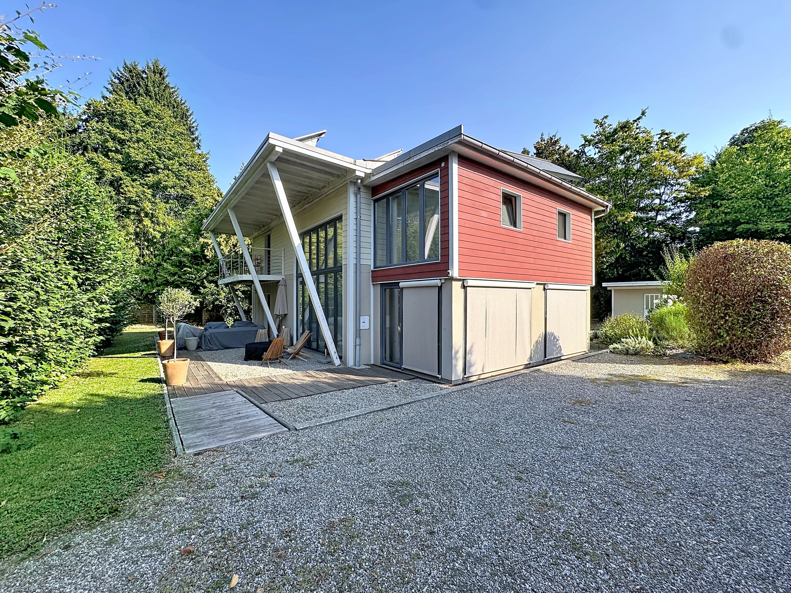 Exterior view 3
