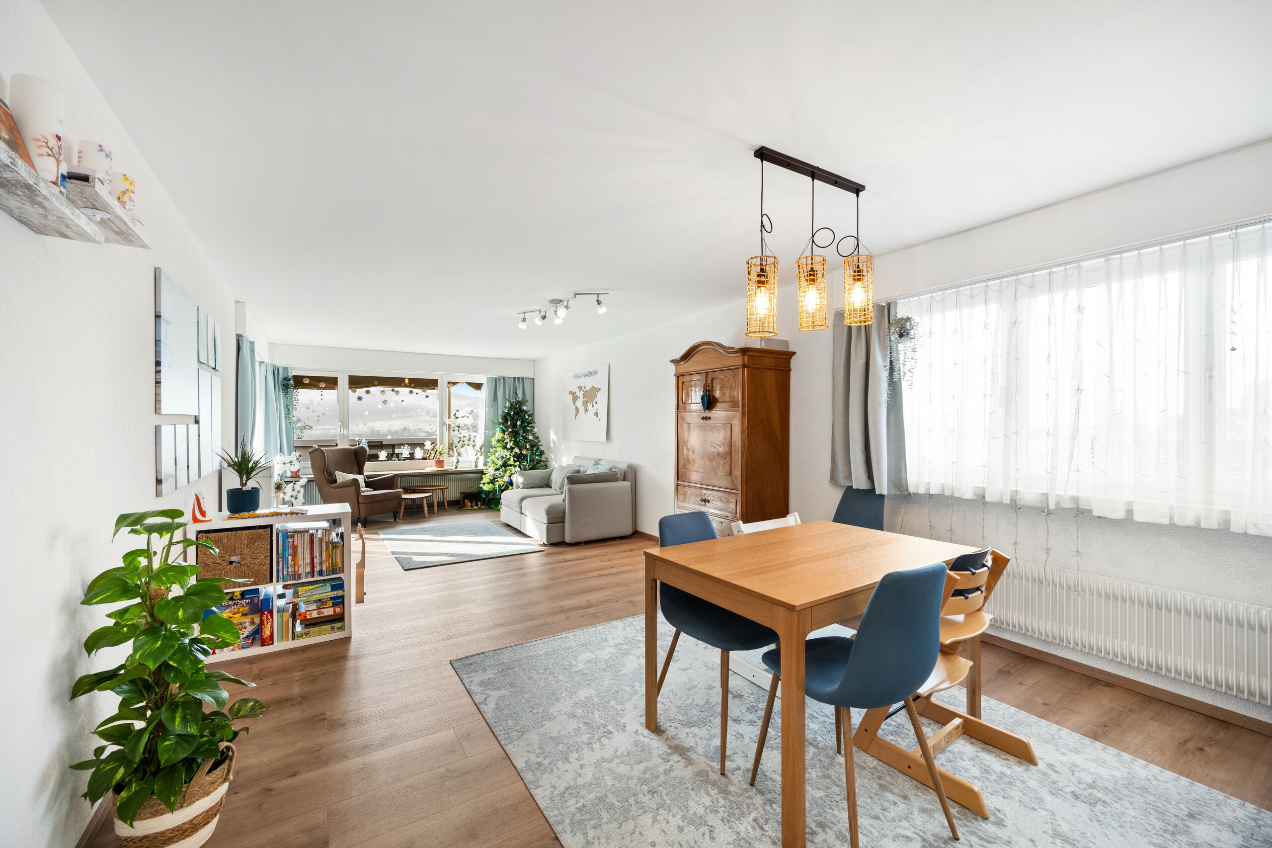 Wohnzimmer mit Essbereich Wohnzimmer mit Essbereich