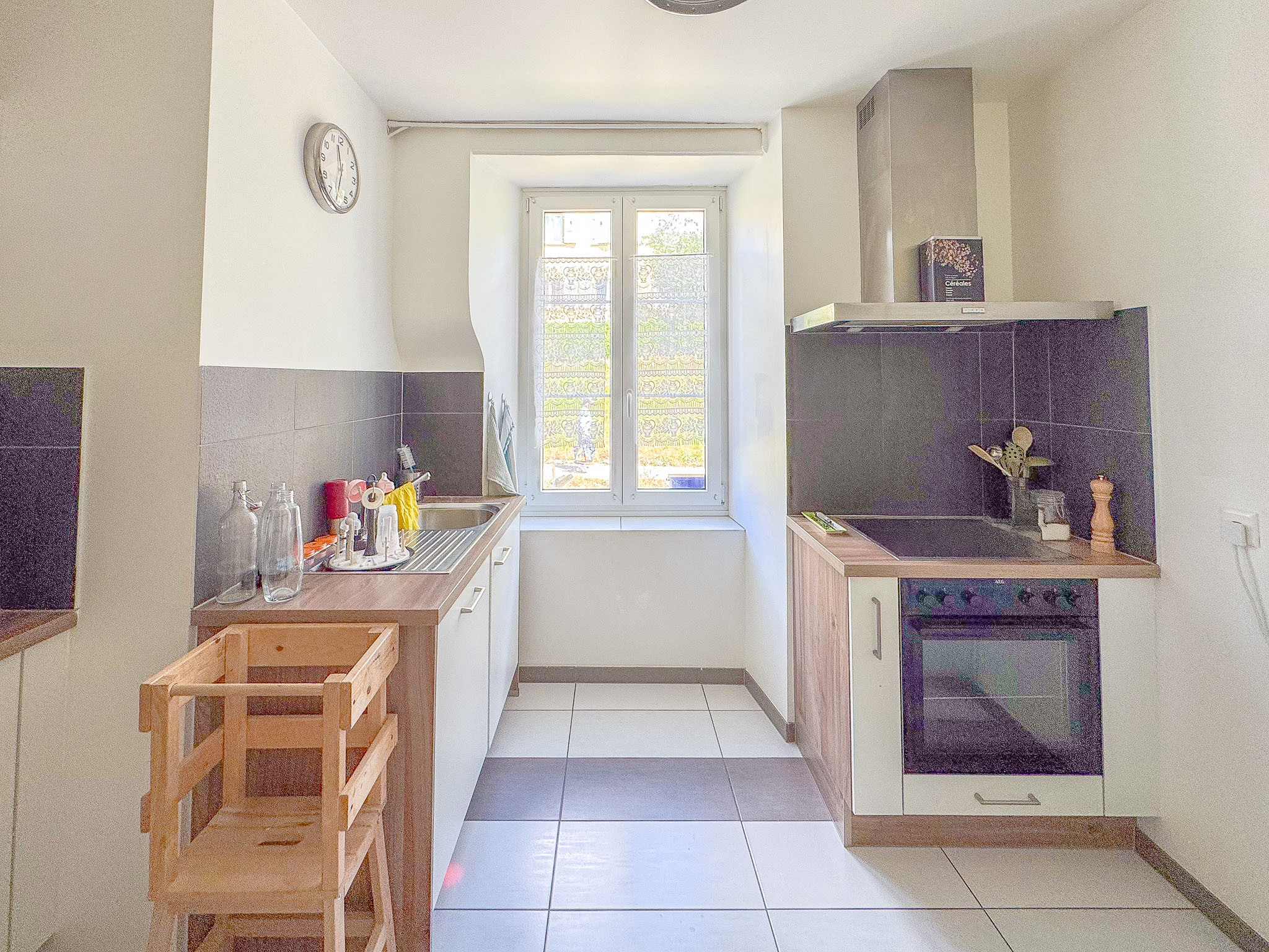 Appartement 6 pces au 1er étage - cuisine agencée Appartement 6 pces au 1er étage - cuisine agencée