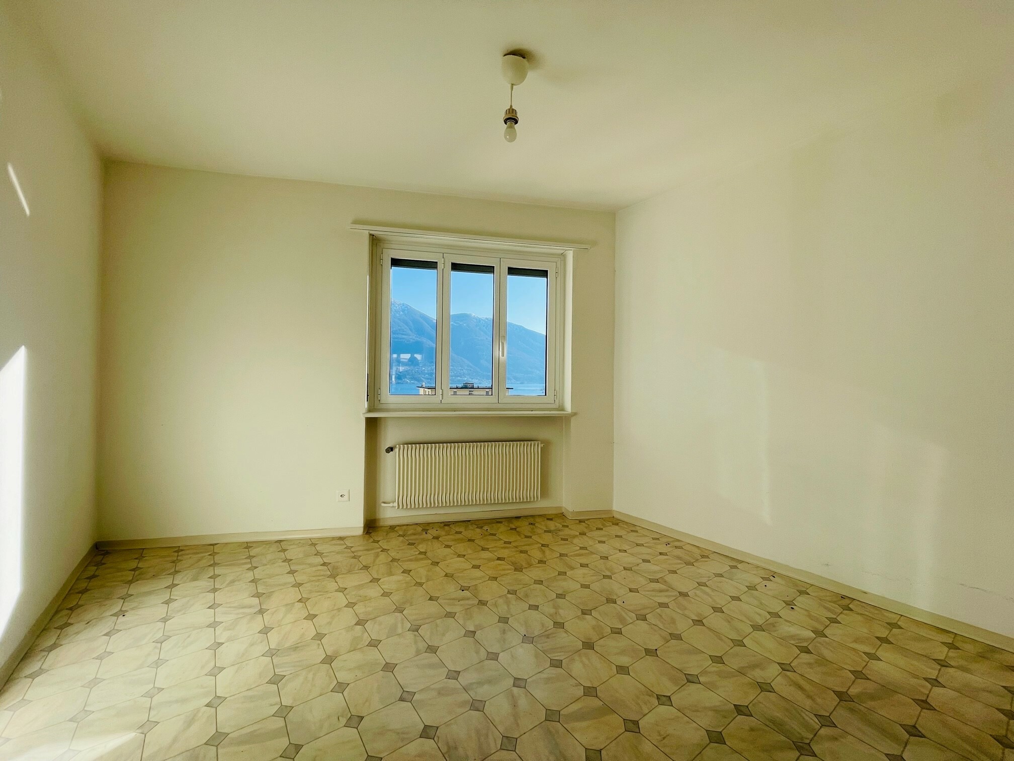 3.OG 3.Zimmer Wohnung Via 54 Zimmer 1 3.OG 3.Zimmer Wohnung Via 54 Zimmer 1