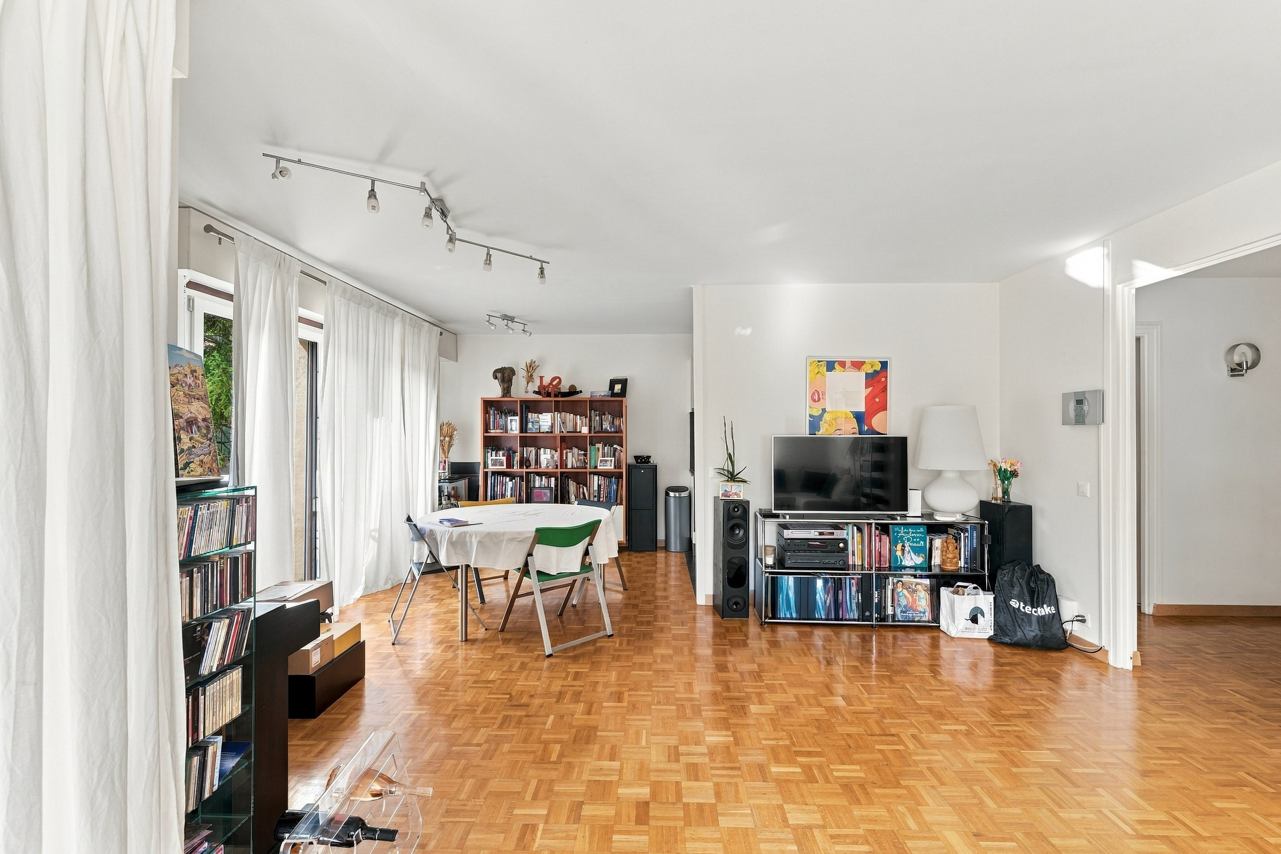 Interior view 3