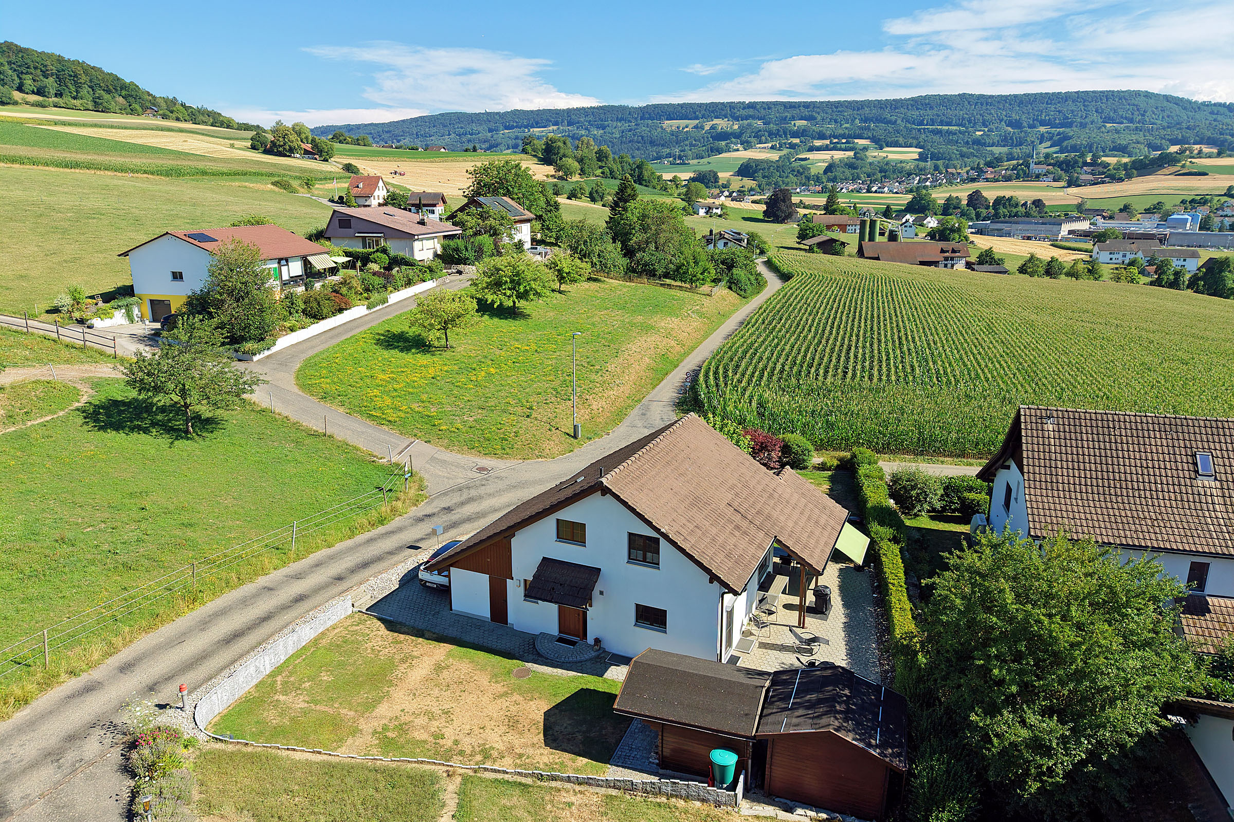 Hier geniessen Sie eine unverbaubare Aussicht und viel Sonne Hier geniessen Sie eine unverbaubare Aussicht und viel Sonne