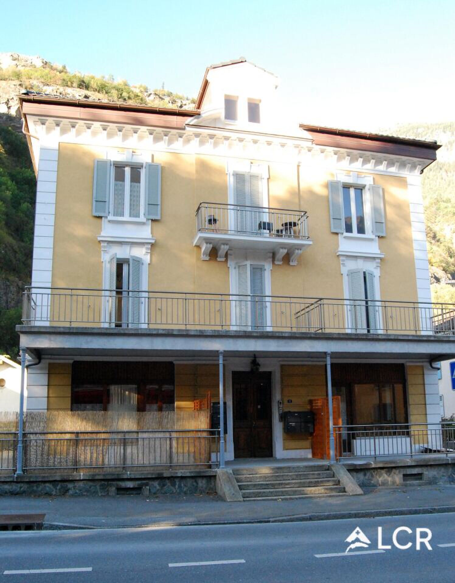 Photo 1