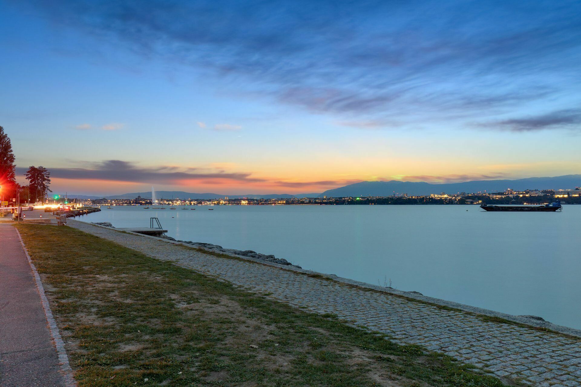 Zugang zum See bei Nacht Zugang zum See bei Nacht