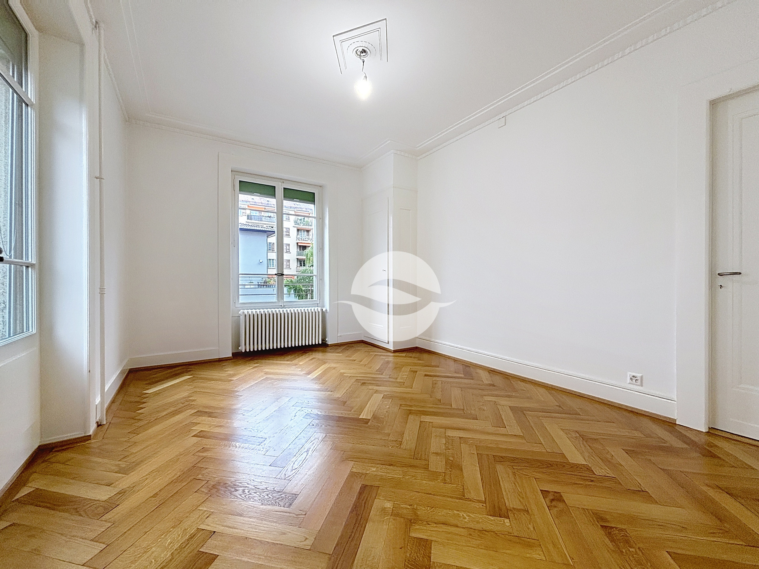 Chambre à coucher 1 côté cour