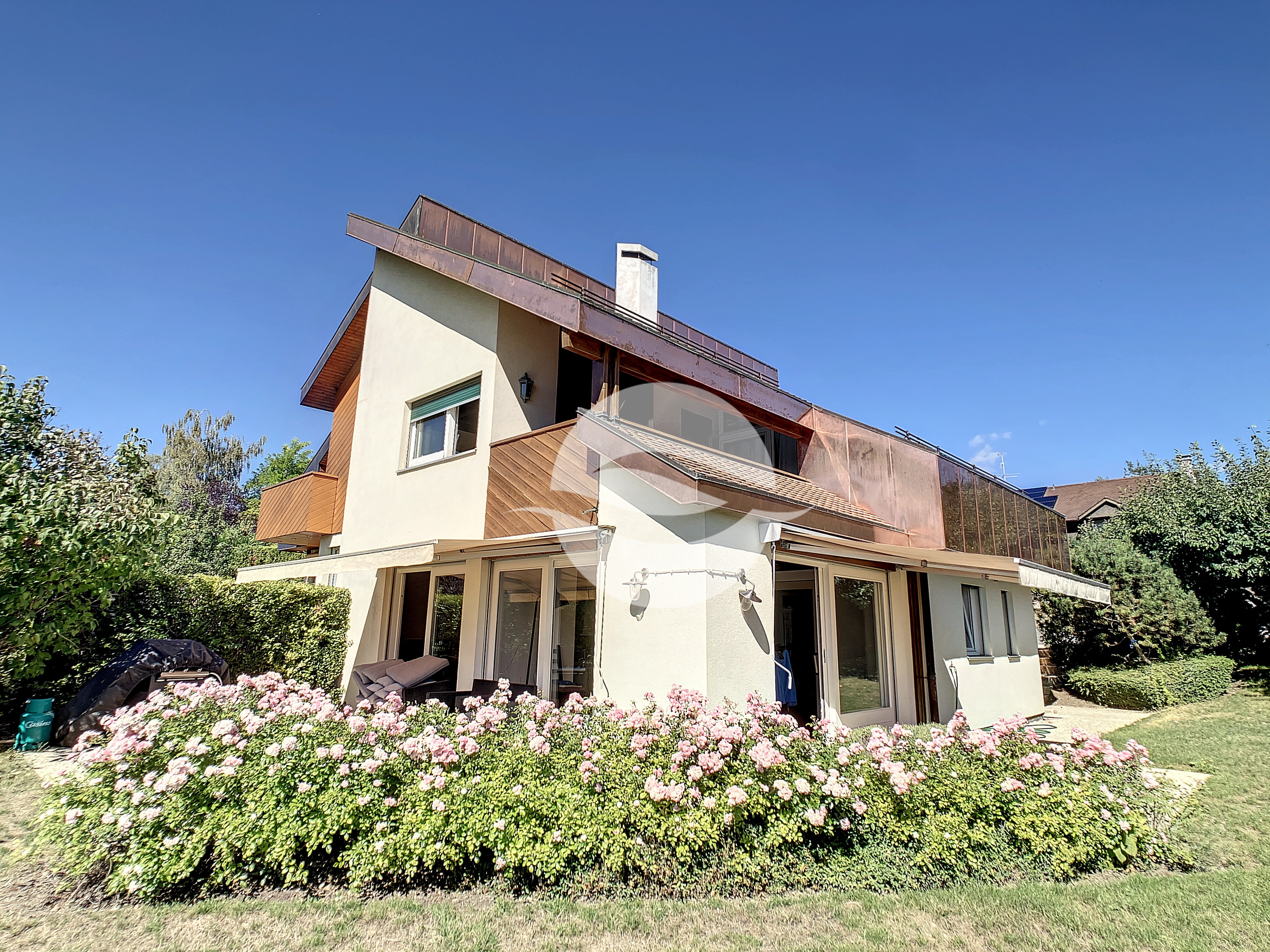 Extérieur : Vue de la maison