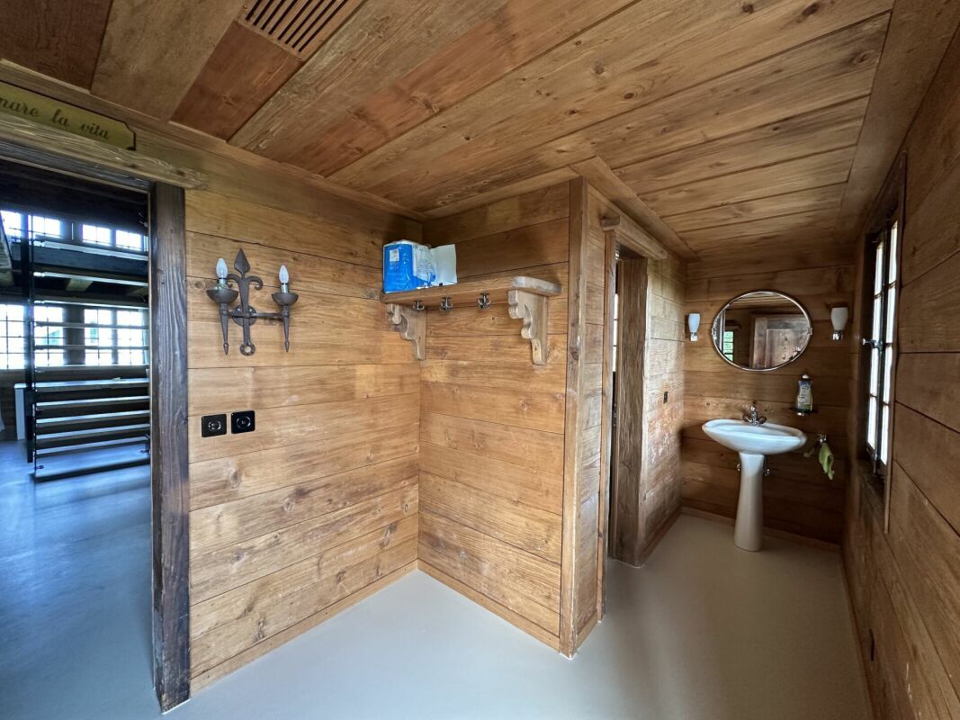 Garderobe; Lavabo und Gäste WC
