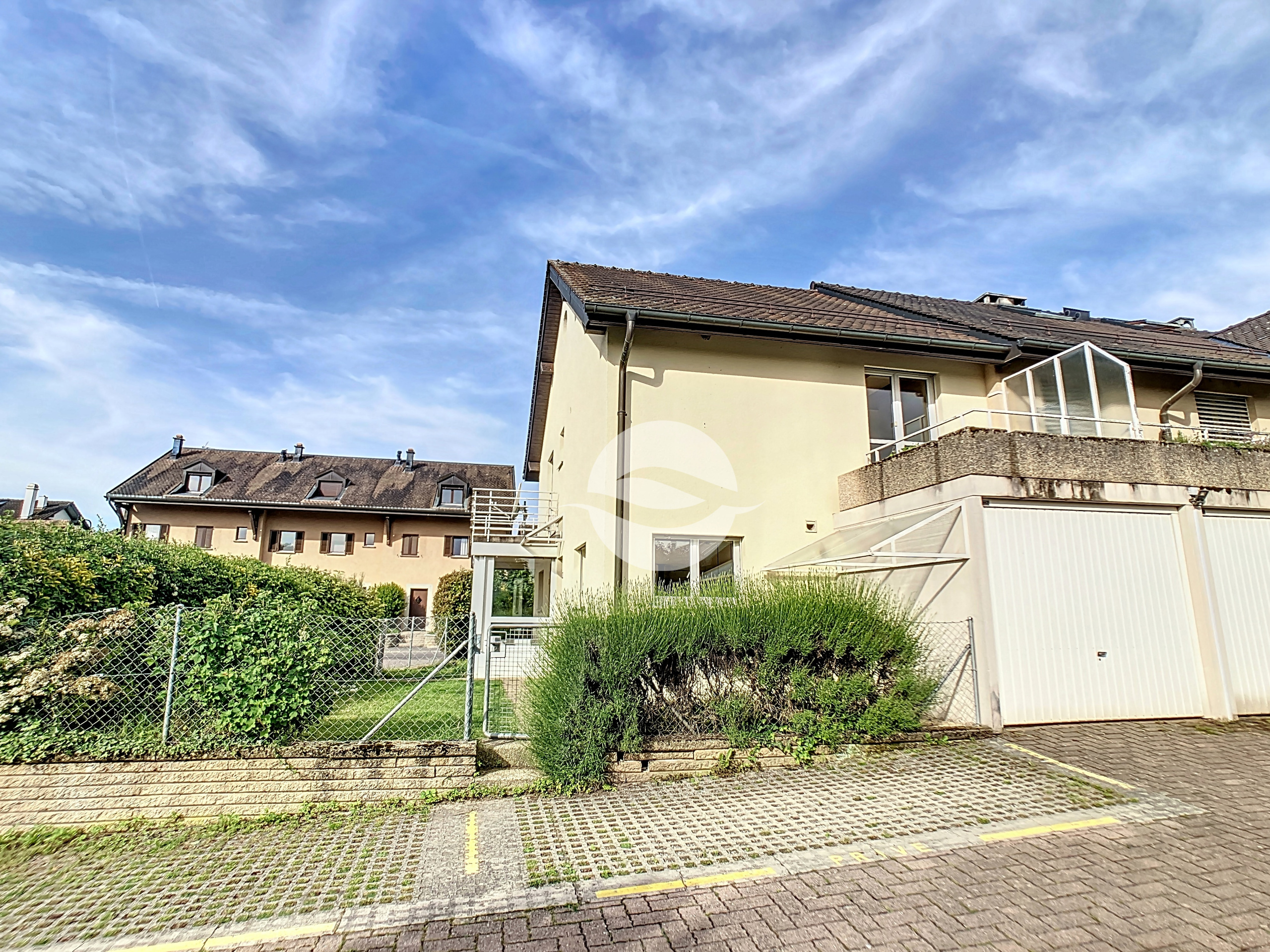 Maison en pignon avec box et 1 place de parc extérieure