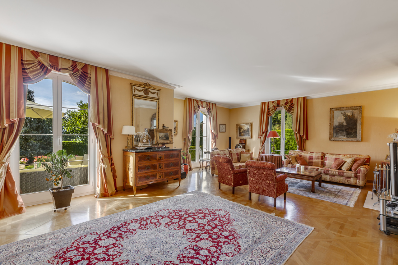 Spacieux séjour avec cheminée