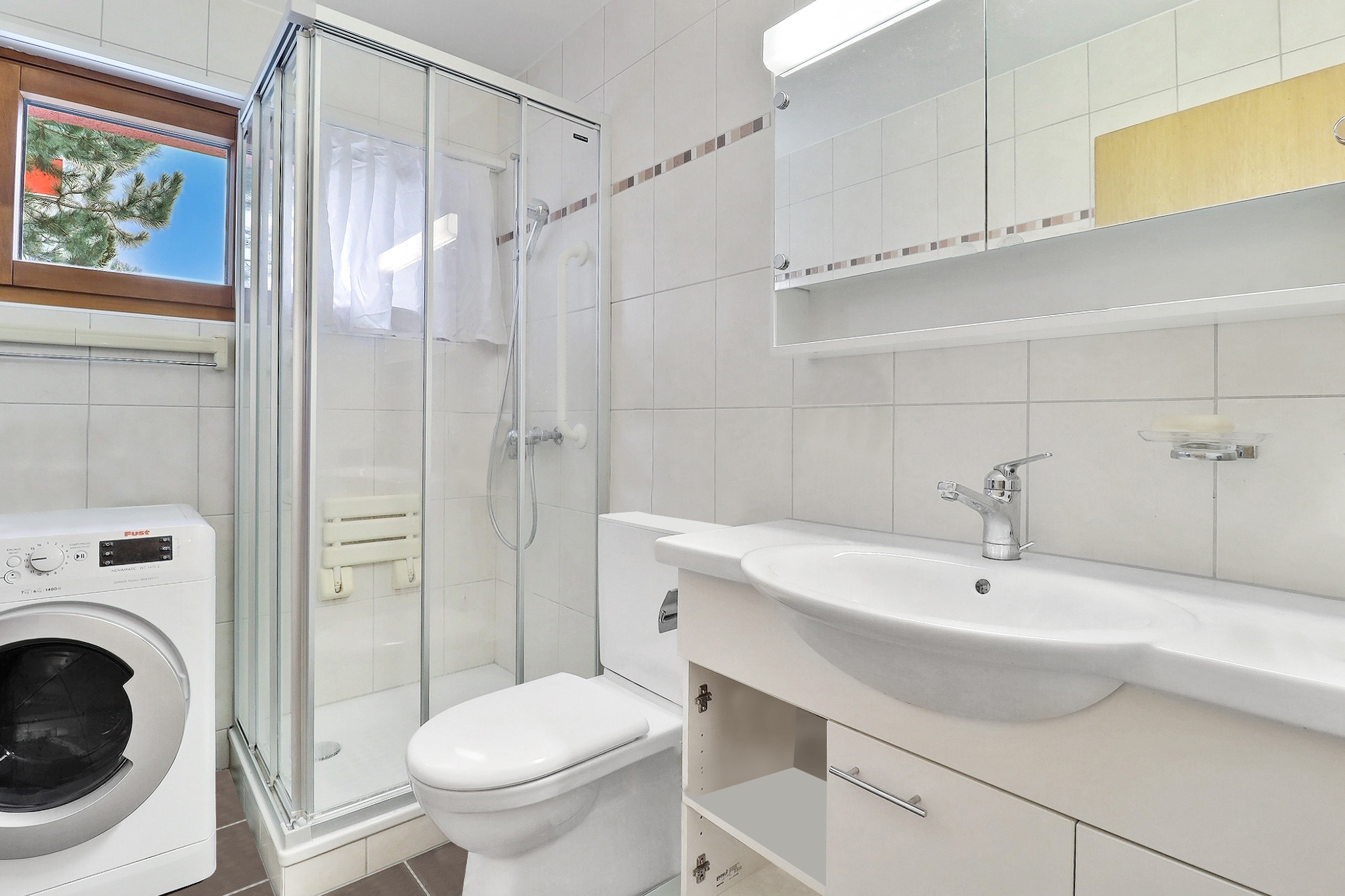 Salle de bain / buanderie Salle de bain / buanderie