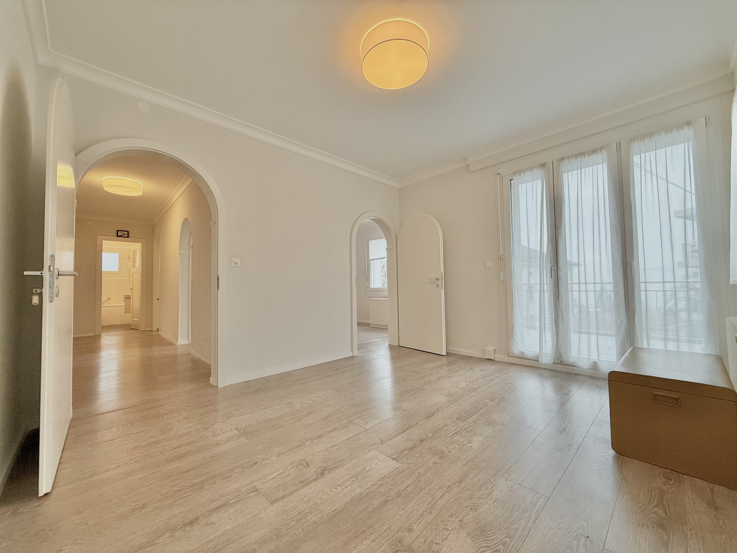 Chambre 1 / accès balcon