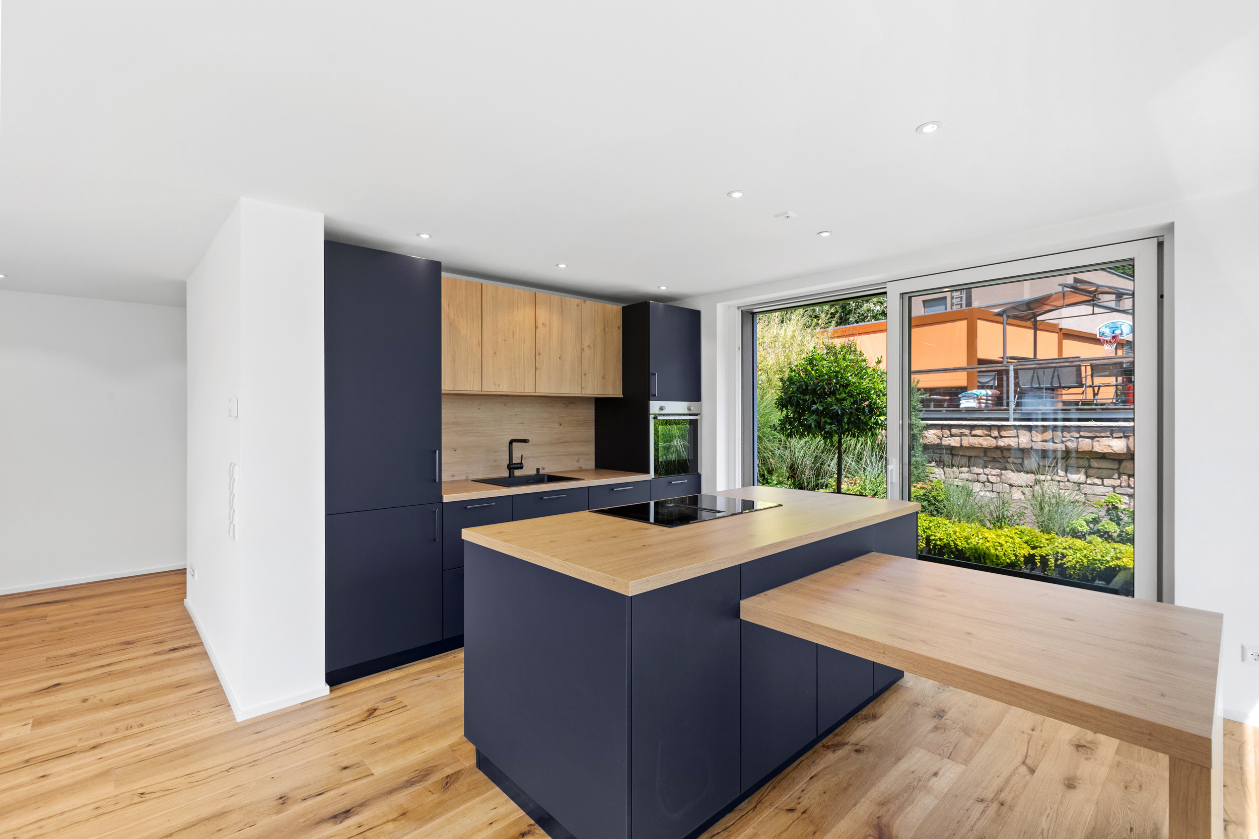 Harmonisch integriert - die designstarke Einbauküche. Harmonisch integriert - die designstarke Einbauküche.