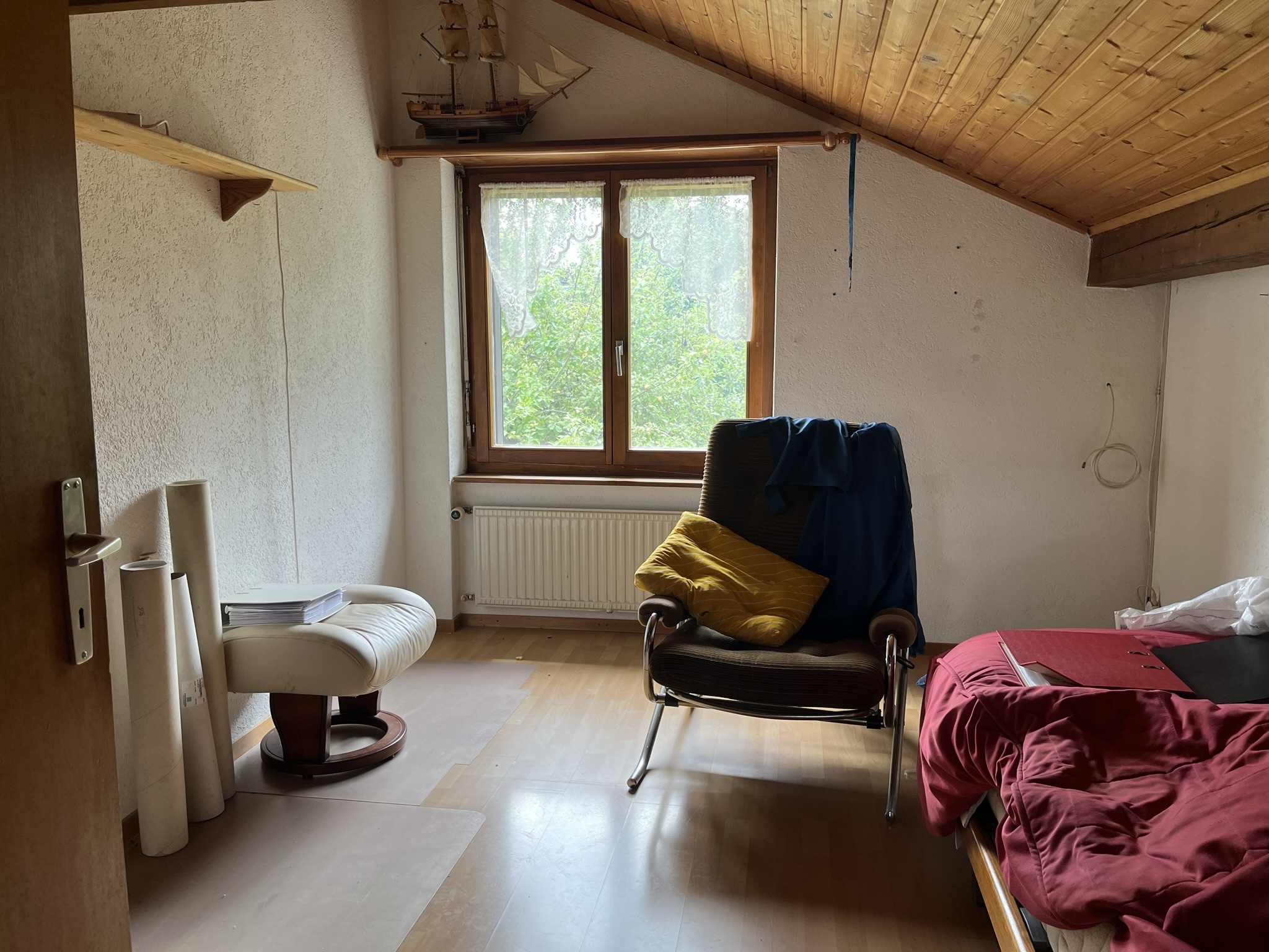 Upstairs bedroom Upstairs bedroom