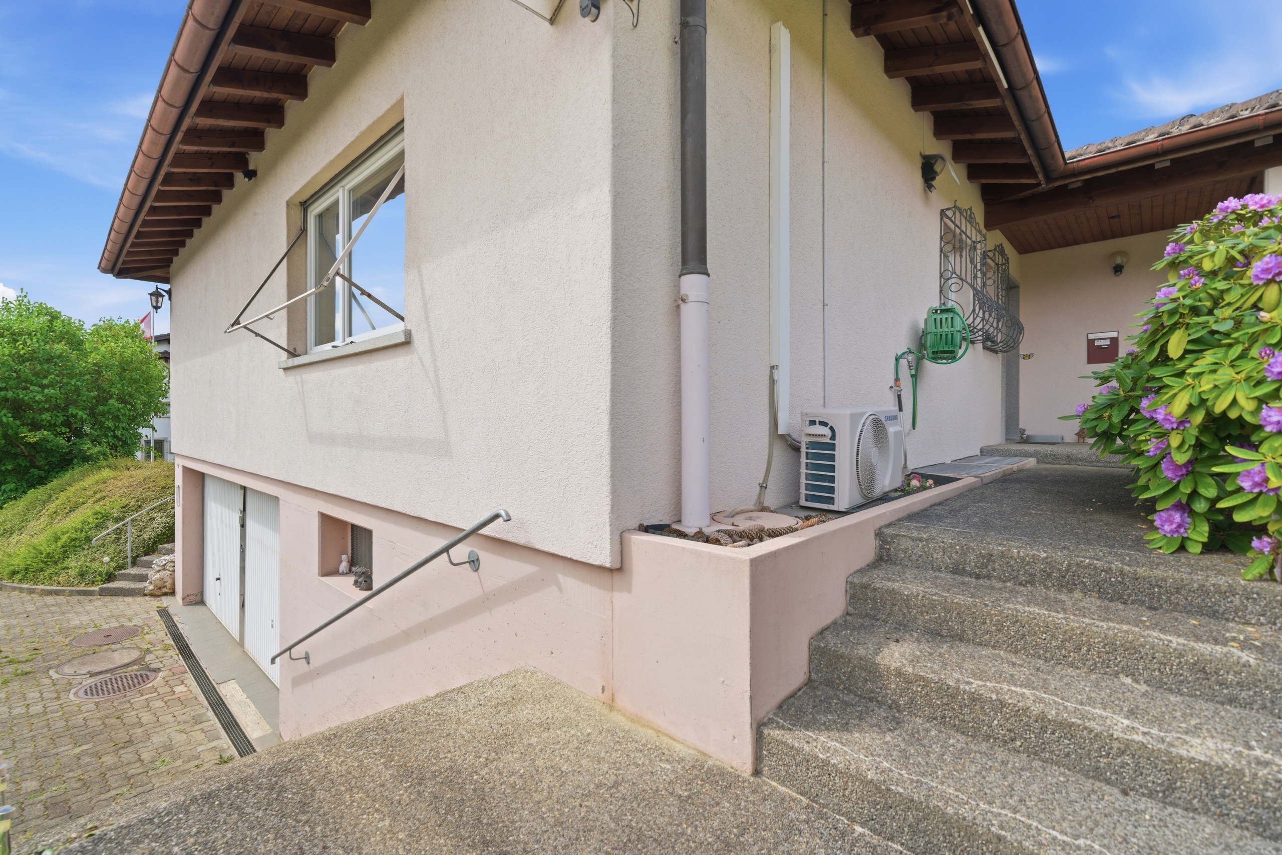 Exterior view 10