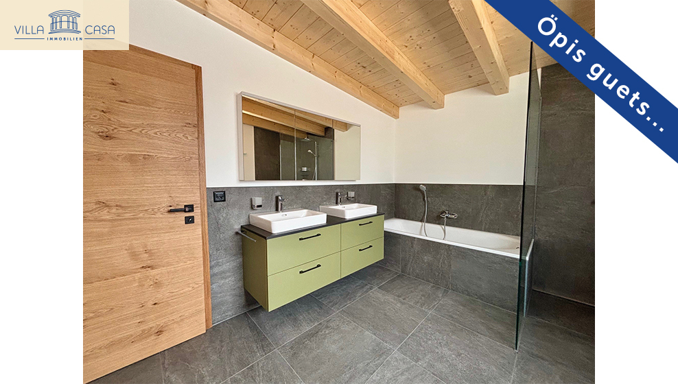 Bad mit Wanne und Dusche Bad mit Wanne und Dusche