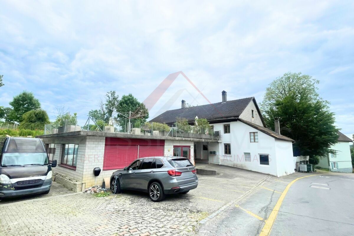 Fassadenansicht (Front, Rückseite, Seite) ? Vue de la façade (avant, arrière, côté)