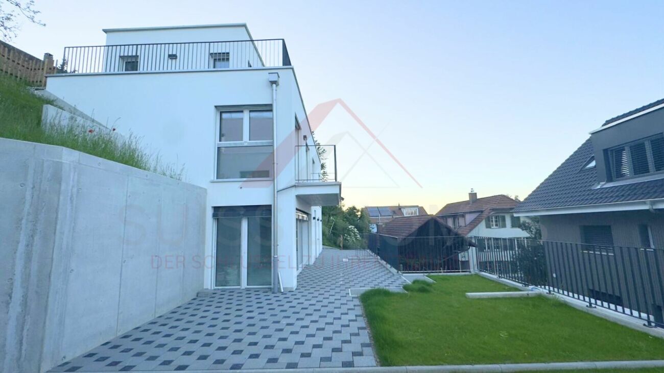 Fassadenansicht (Front, Rückseite, Seite) ? Vue de la façade (avant, arrière, côté)